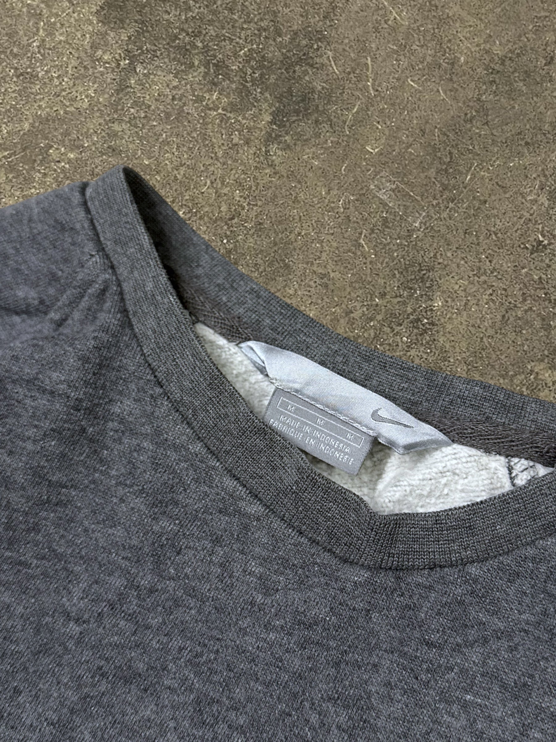 VINTAGE 00S NIKE SWEATSHIRT