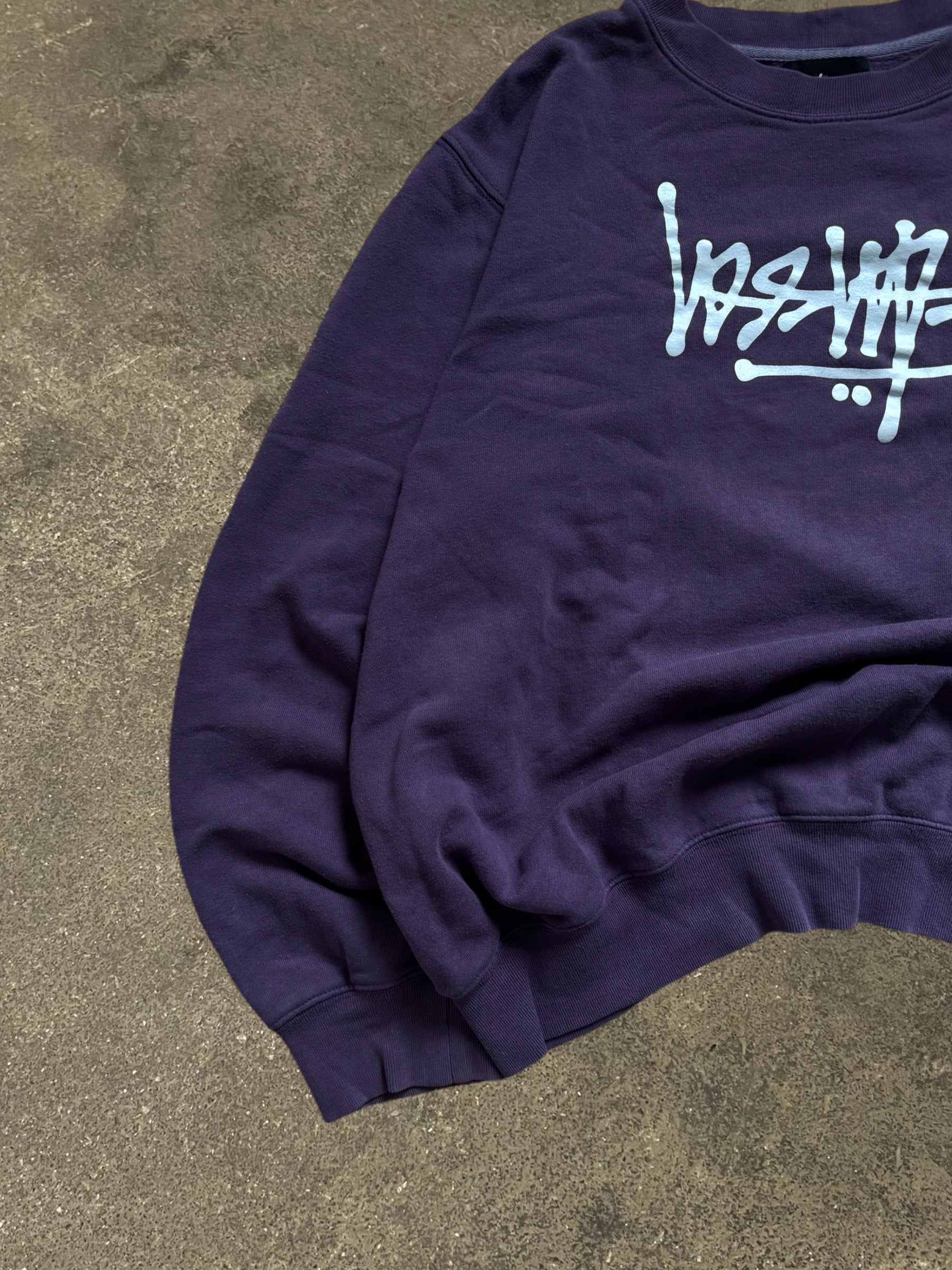 STÜSSY UPSIDE DOWN LOGO SWEATSHIRT