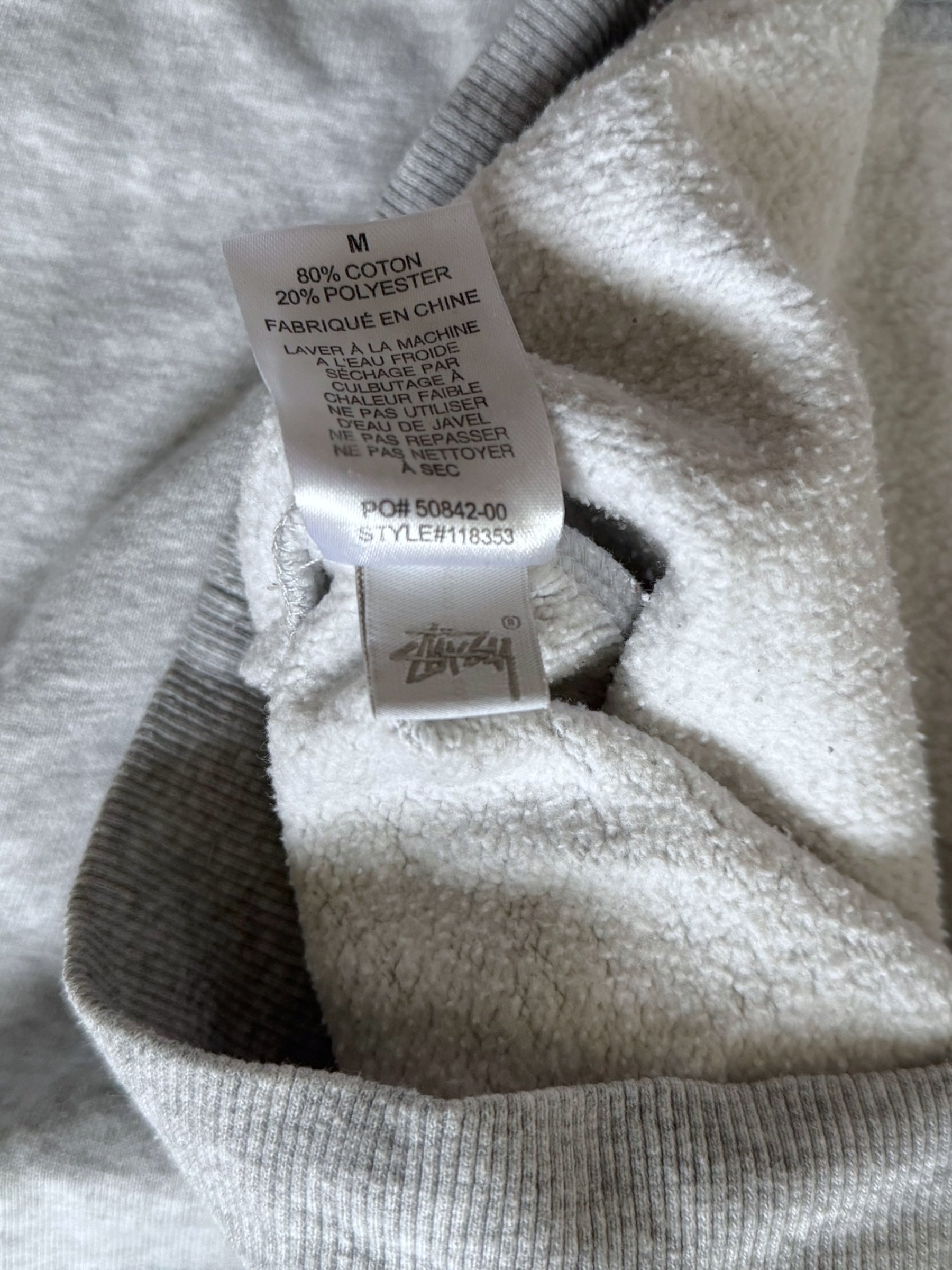 STÜSSY GREY SPELLOUT LOGO SWEATSHIRT