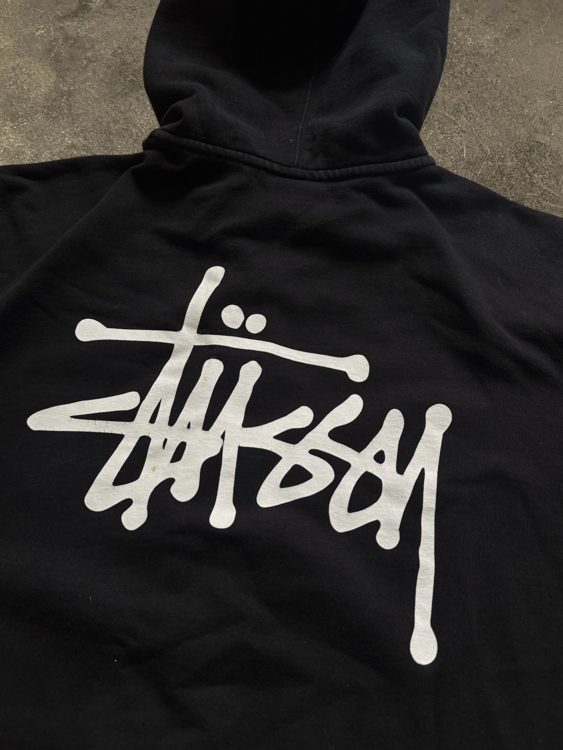 STÜSSY BLACK BASIC LOGO ZIP-UP HOODIE