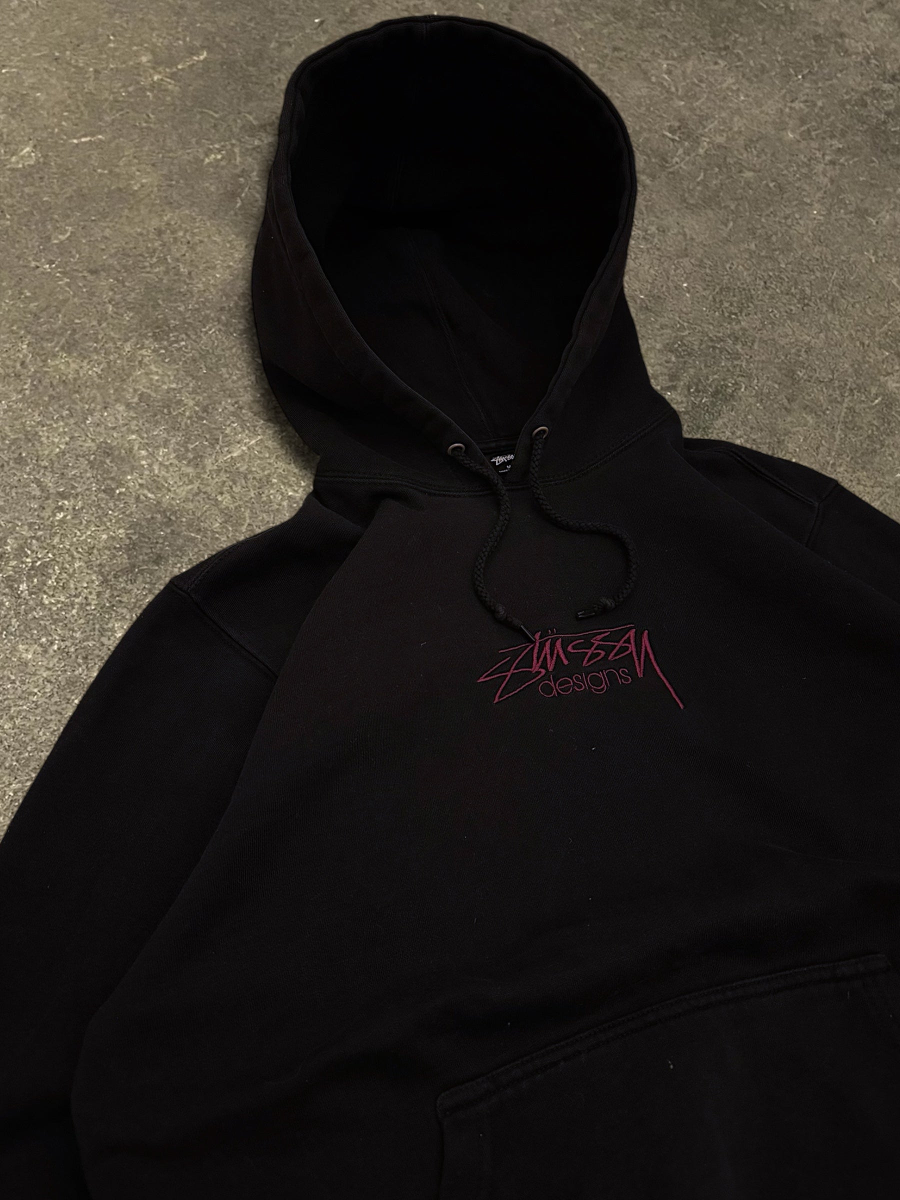 STÜSSY DESIGN HOODIE