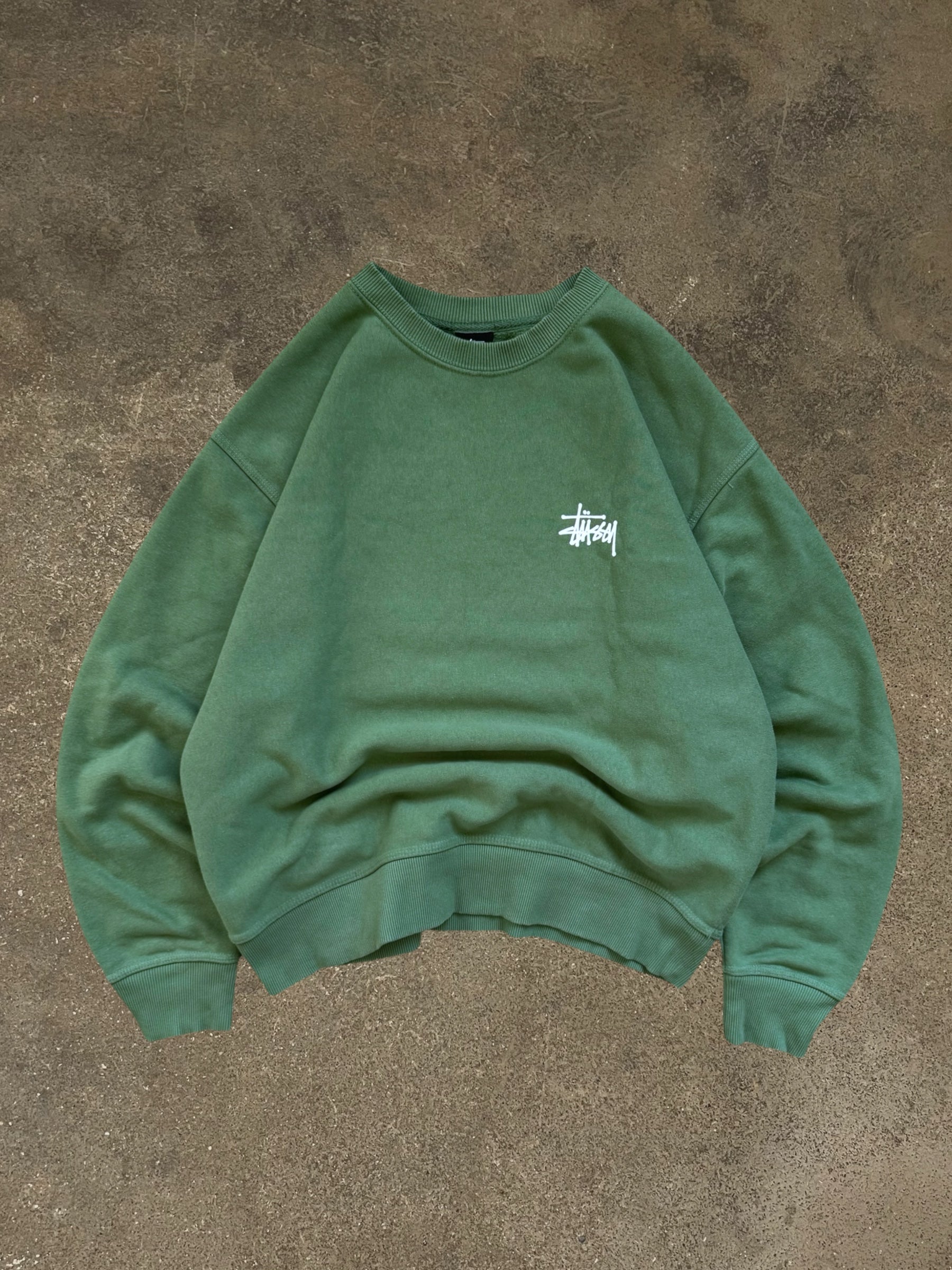 STÜSSY GREEN BASIC LOGO SWEATSHIRT