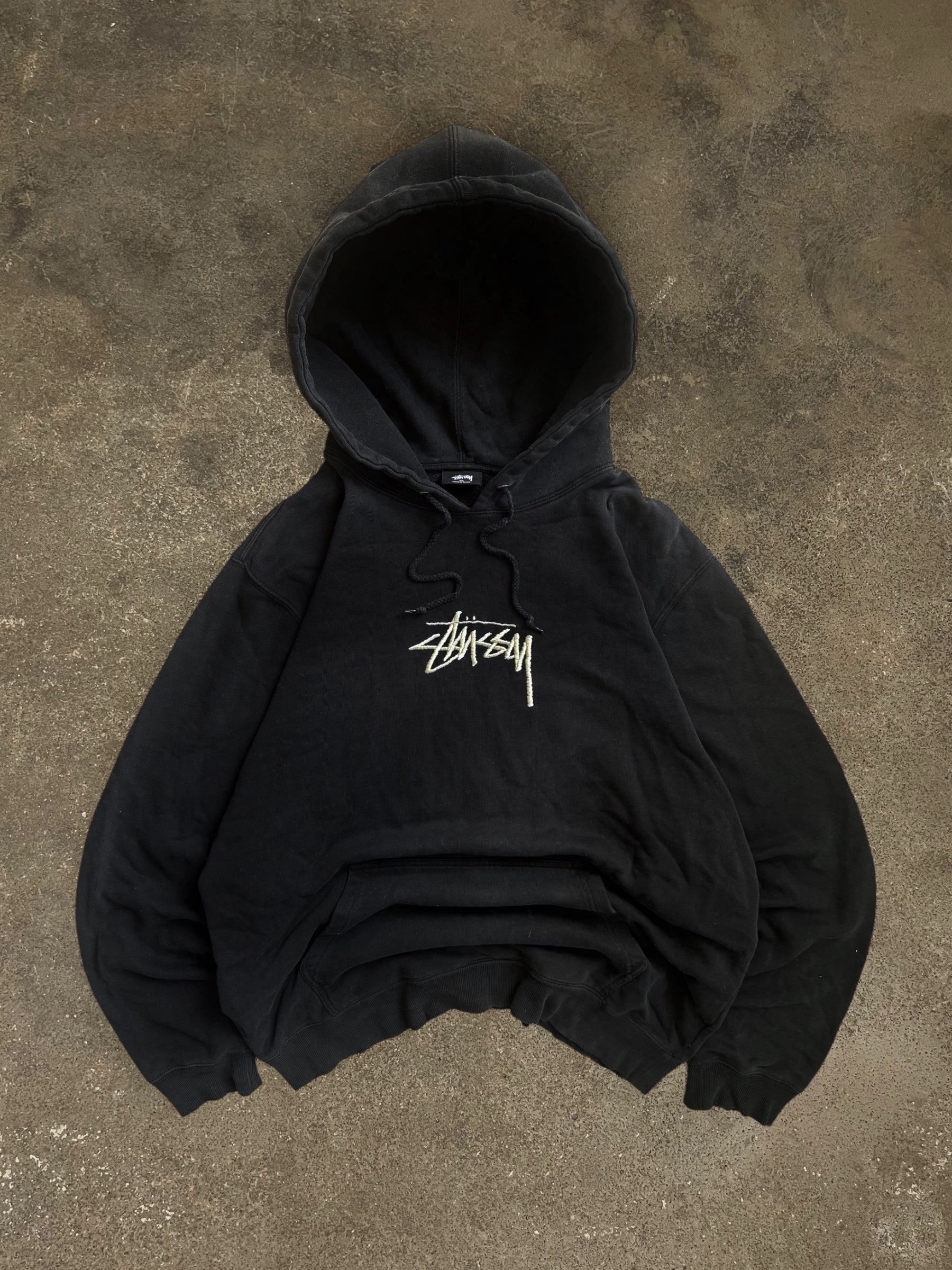 STÜSSY BLACK APPLIQUE LOGO HOODIE