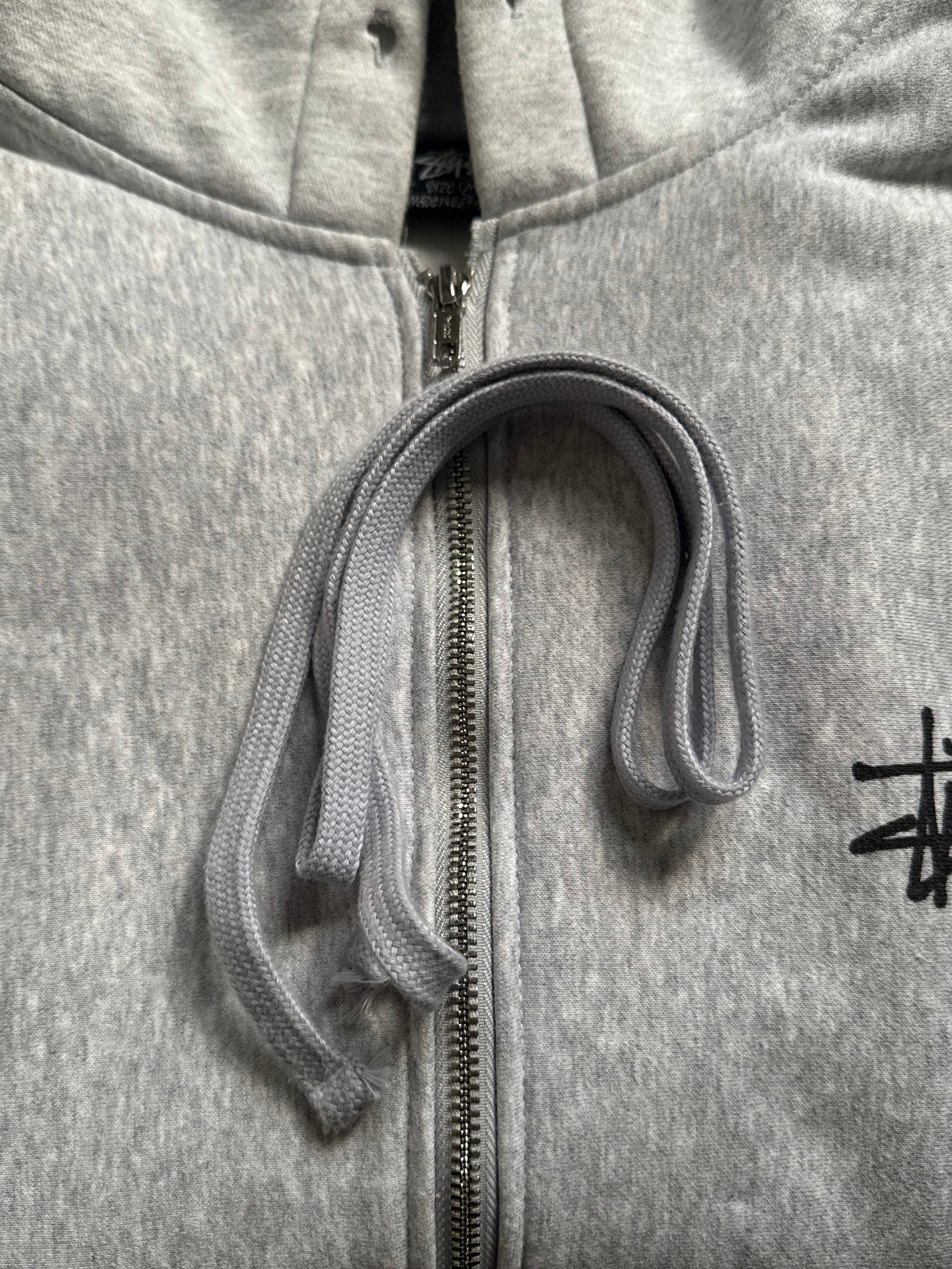 STÜSSY GREY BASIC LOGO ZIP-UP HOODIE