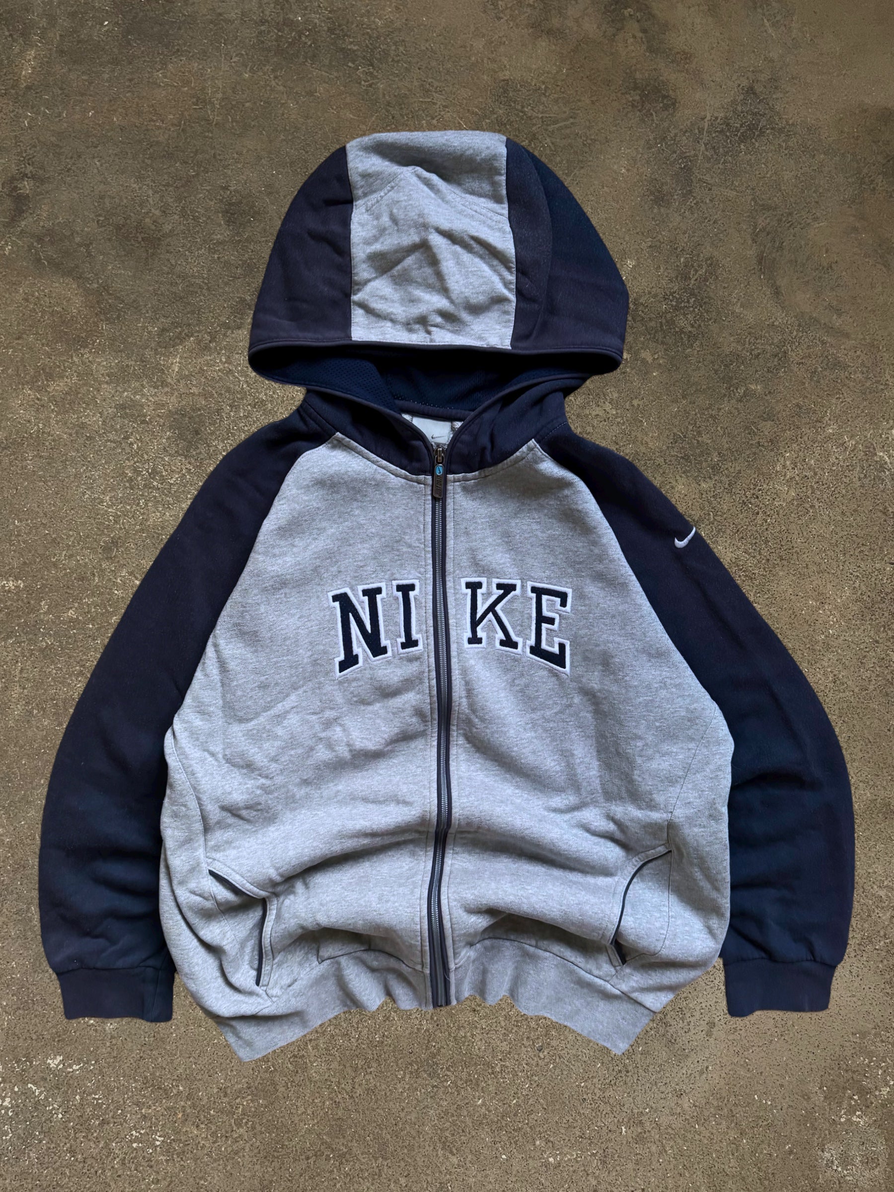 VINTAGE 00S NIKE SPELLOUT LOGO HOODIE