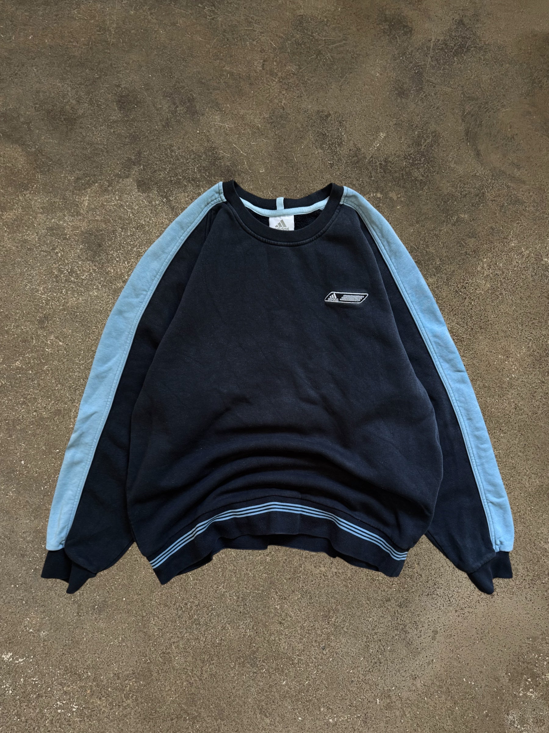 VINTAGE 00S ADIDAS SWEATSHIRT