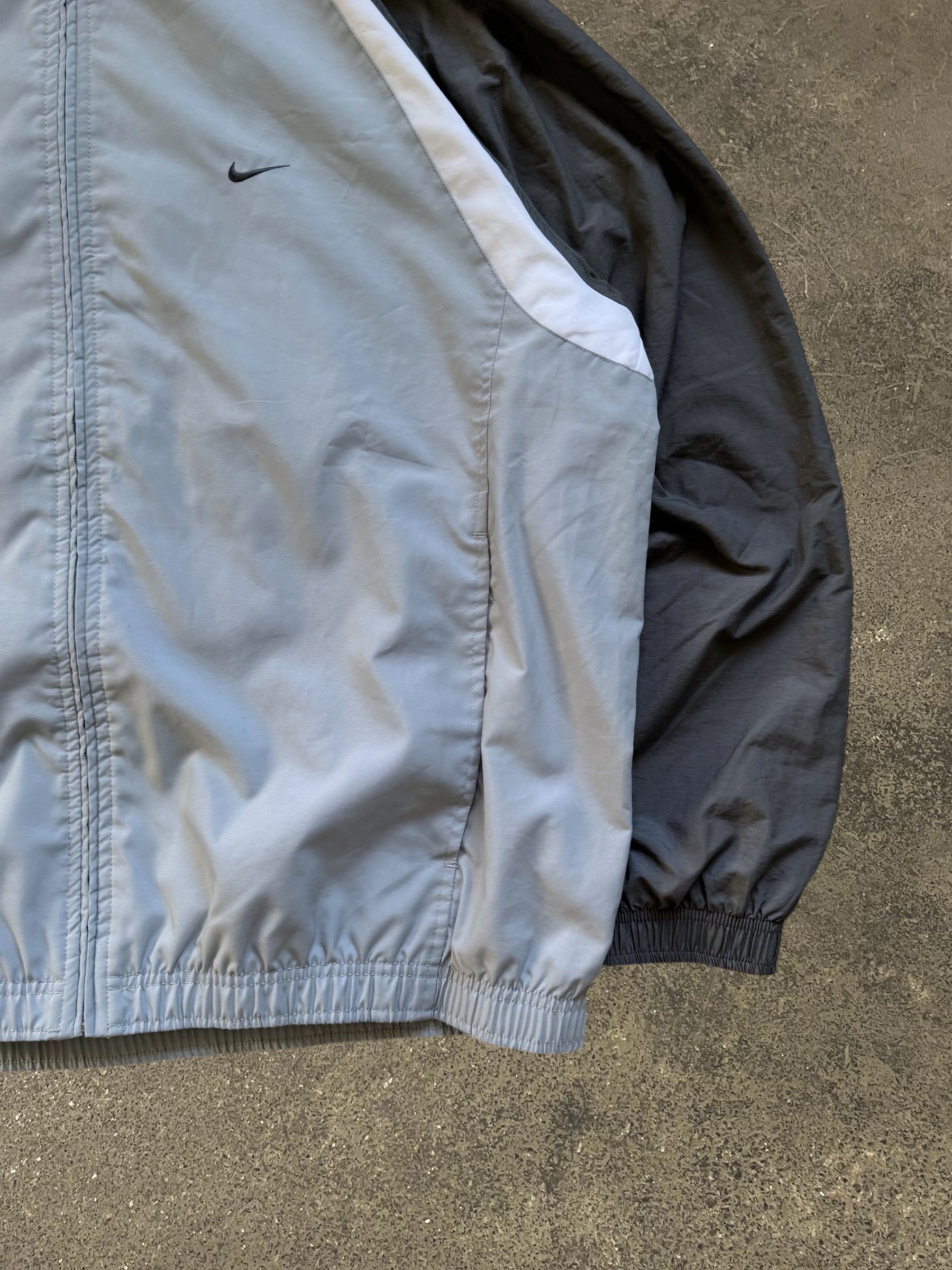 VINTAGE 00S NIKE JACKET