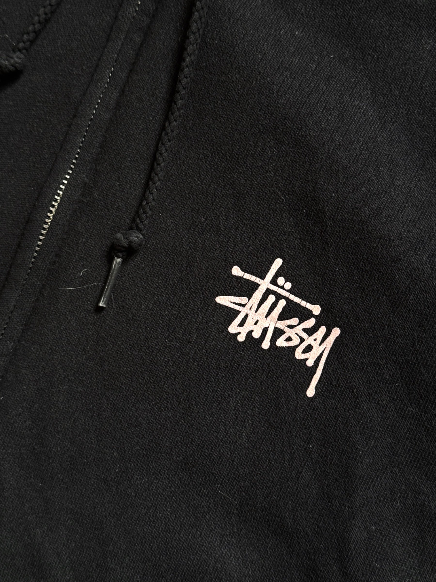 STÜSSY BASIC LOGO ZIP-UP HOODIE