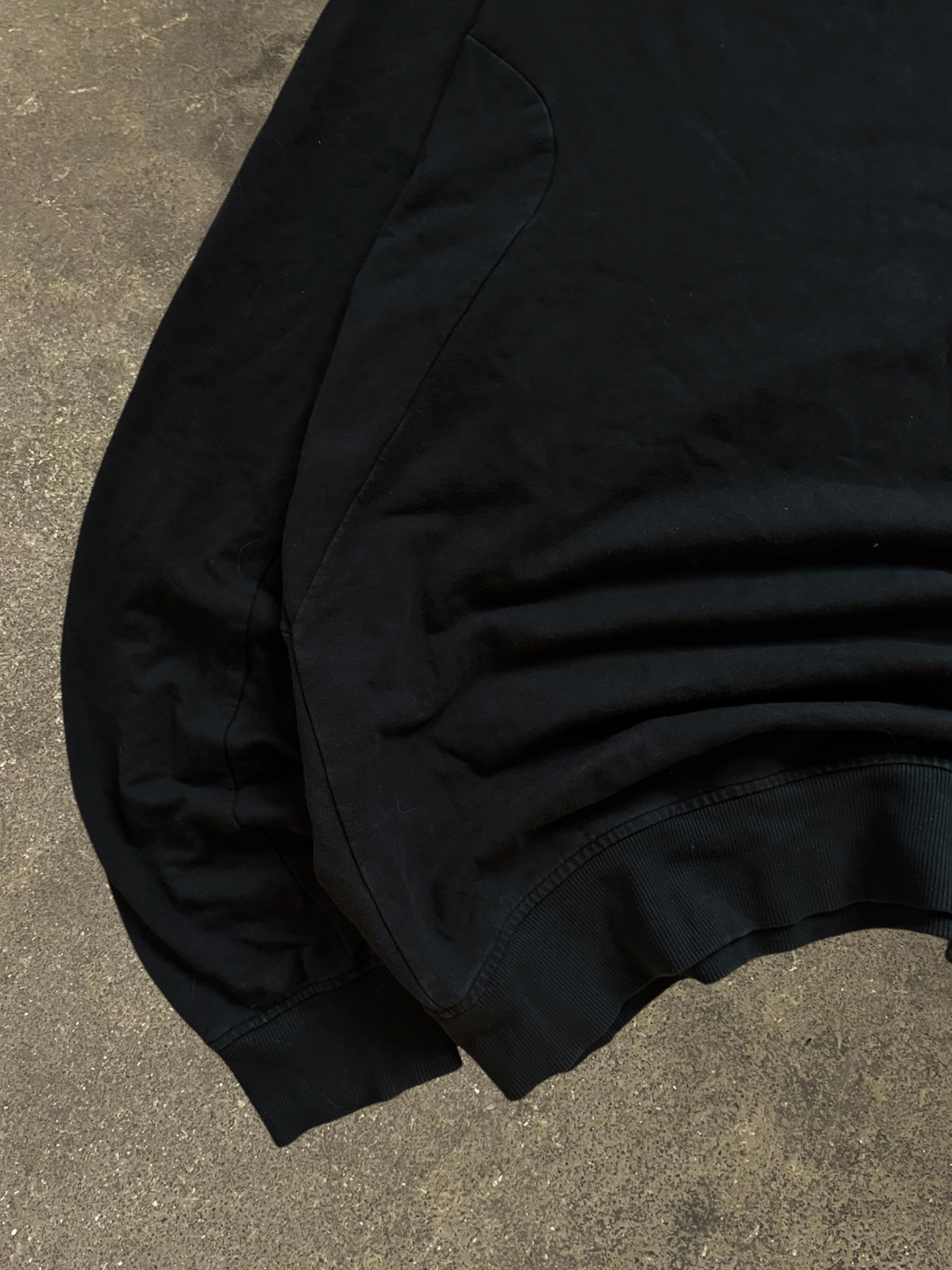 VINTAGE 00S BLACK ADIDAS SWEATSHIRT
