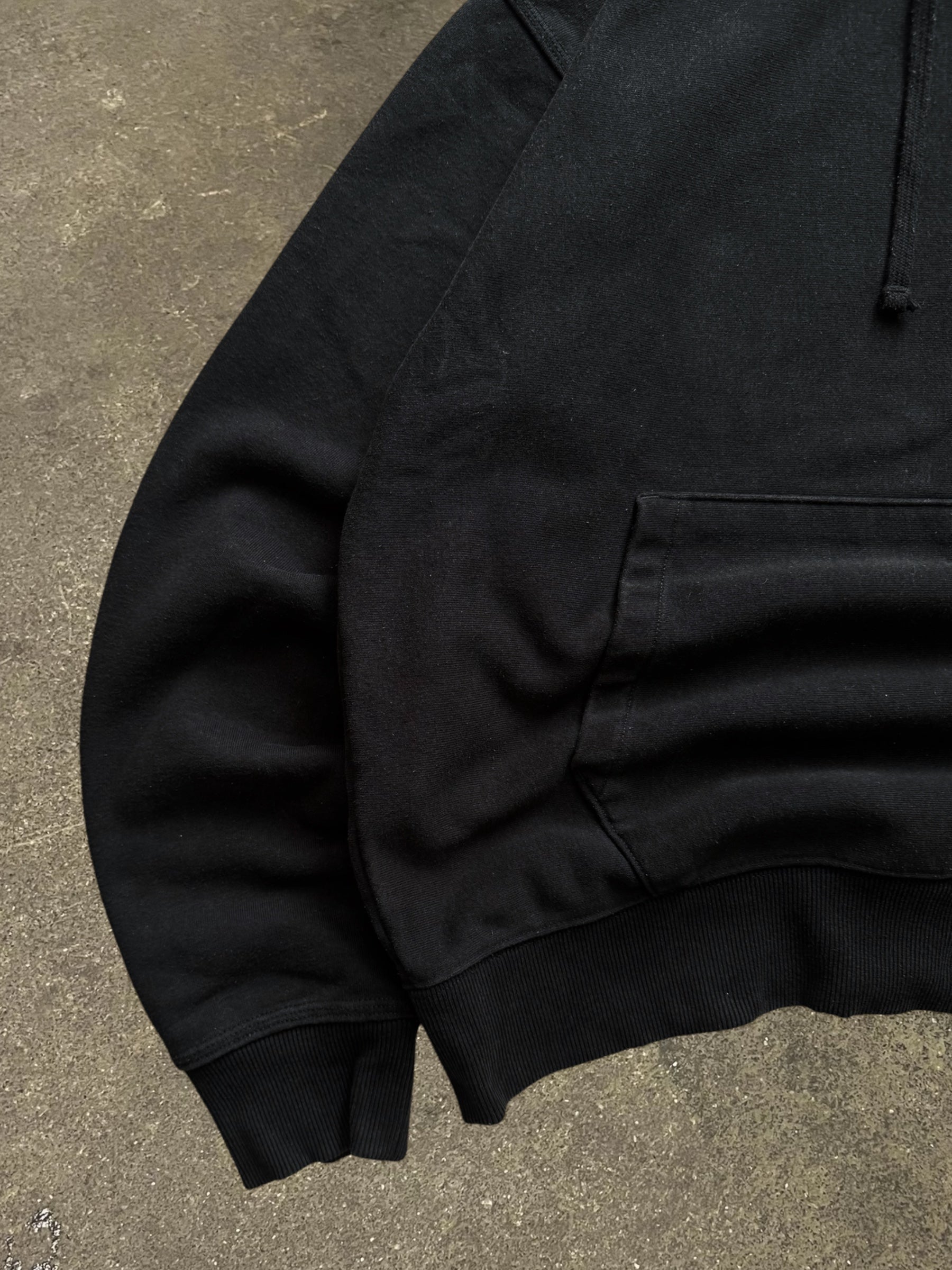 STÜSSY BLACK BACK HOOD APPLIQUE HOODIE