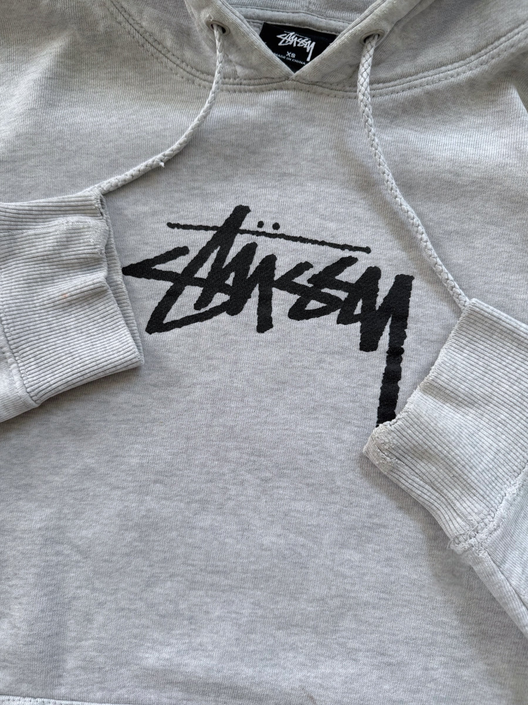 STÜSSY GREY APPLIQUE LOGO HOODIE
