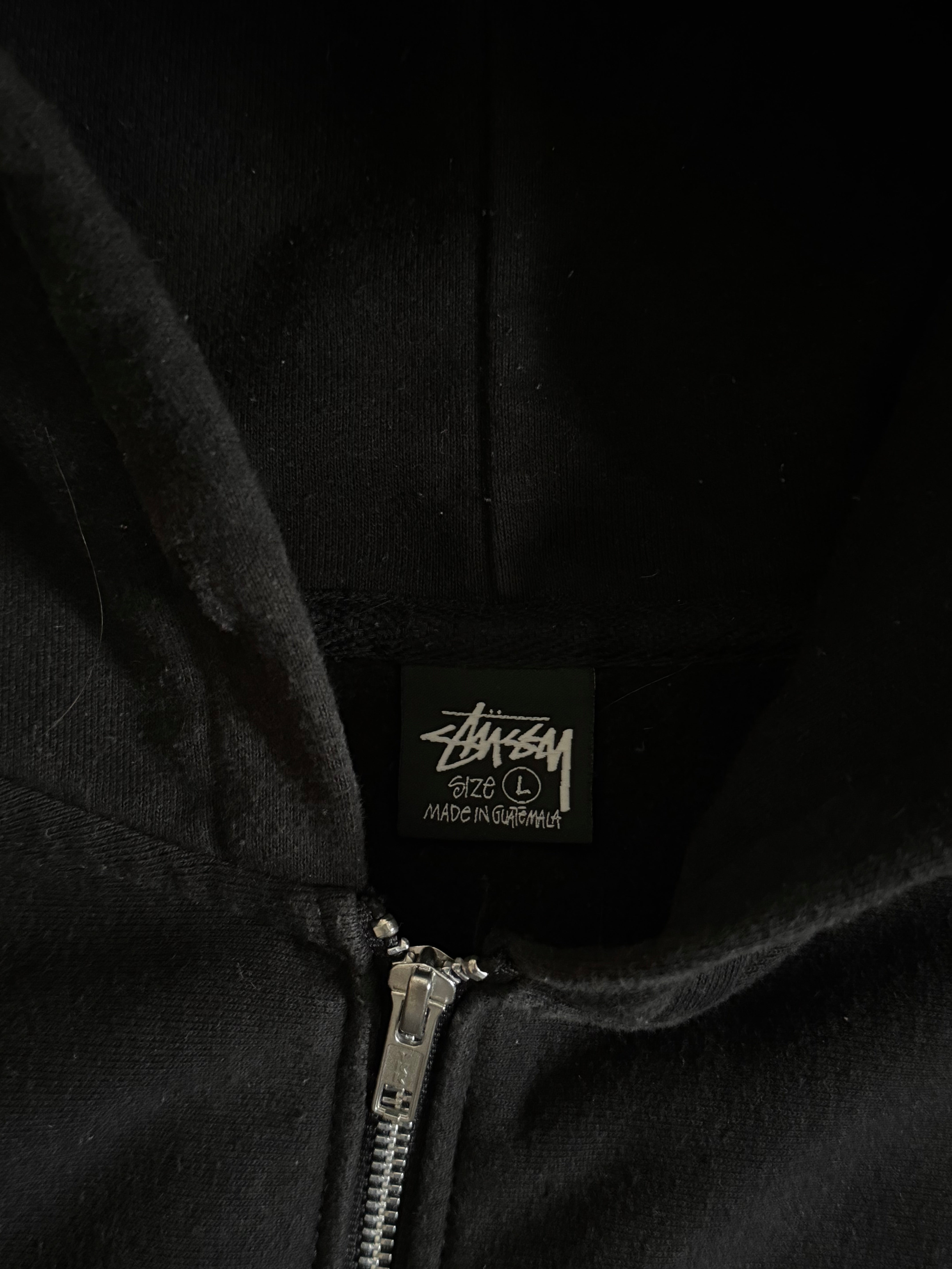 STÜSSY BLACK BASIC LOGO ZIP-UP HOODIE