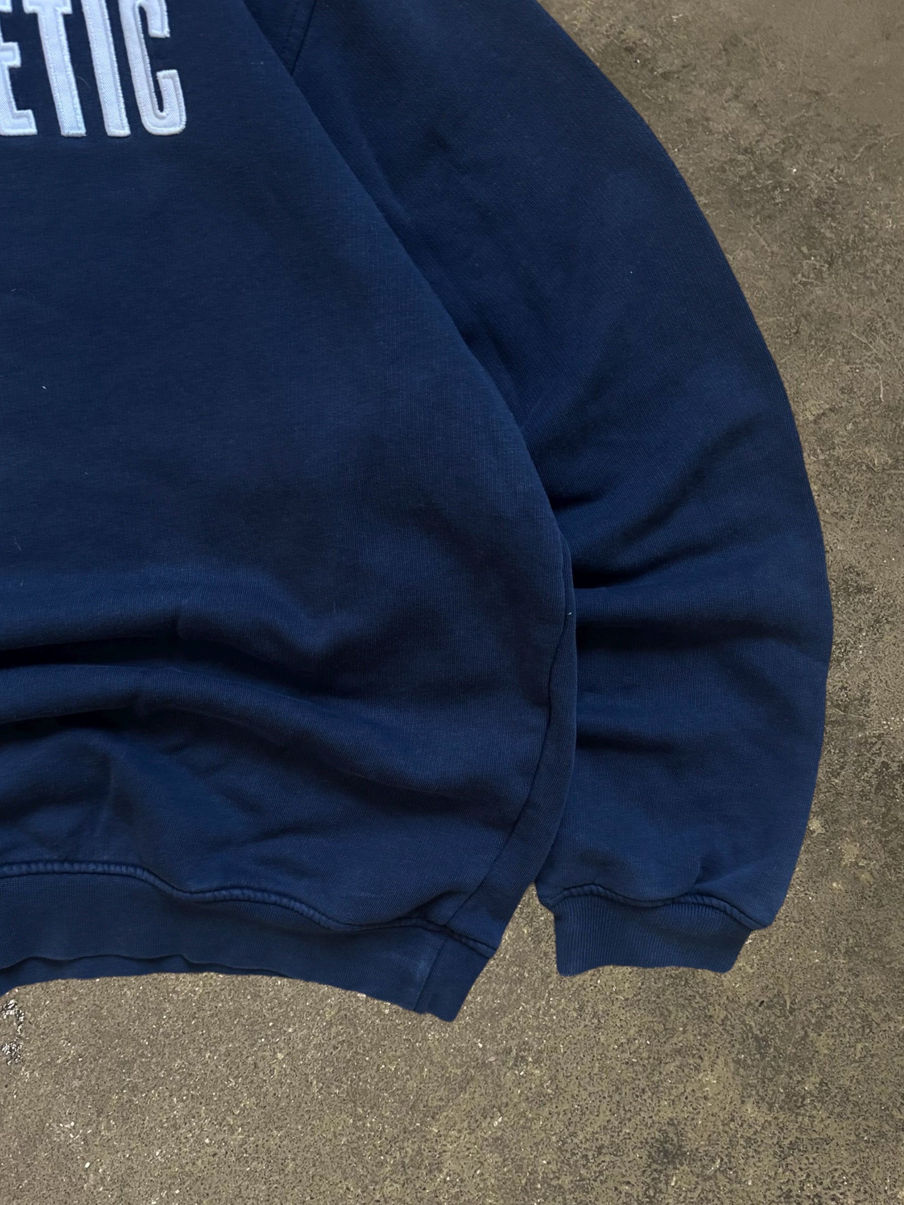 VINTAGE 00S NIKE ATHLETIC SWEATSHIRT