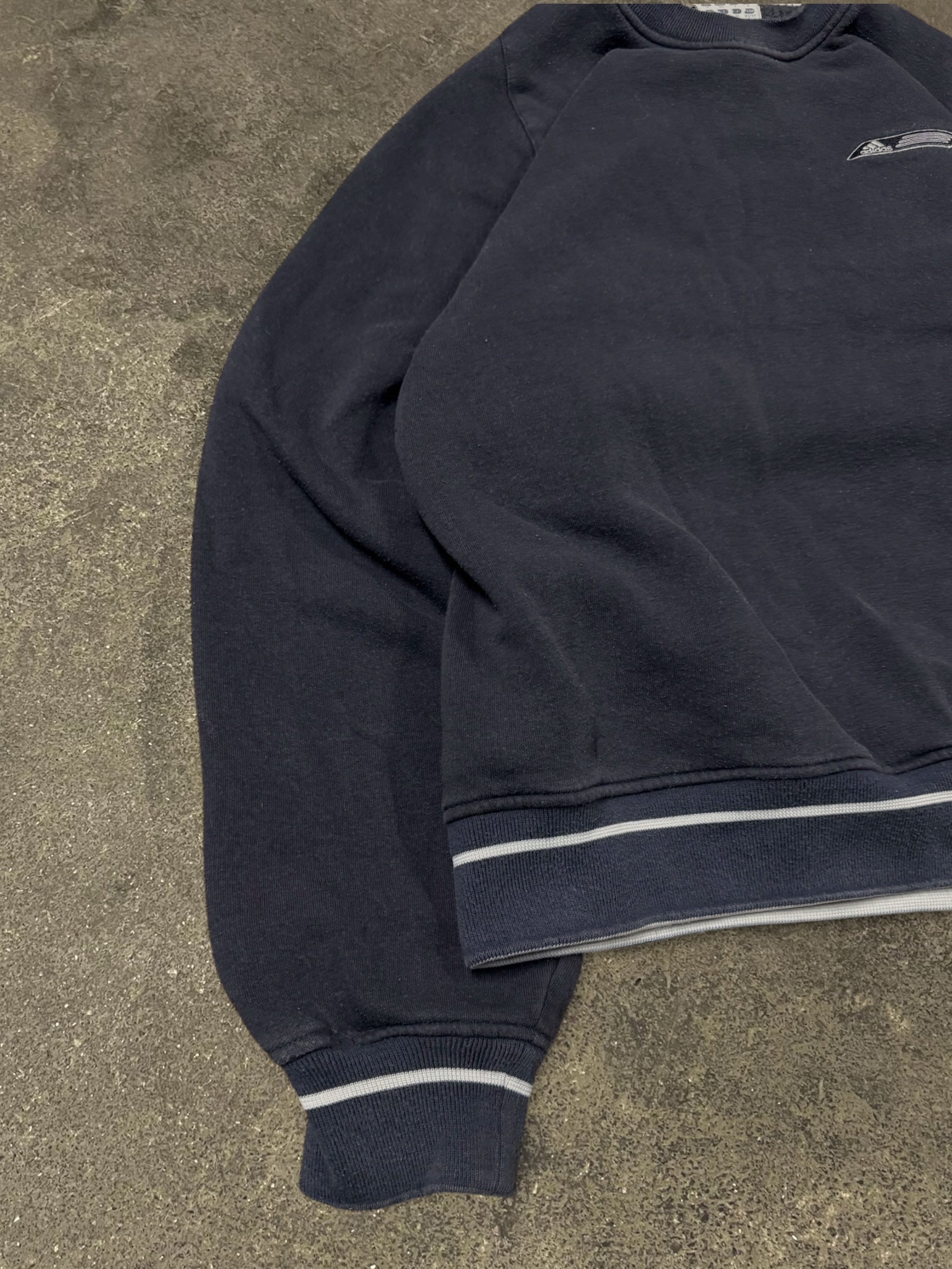 VINTAGE ADIDAS SWEATSHIRT