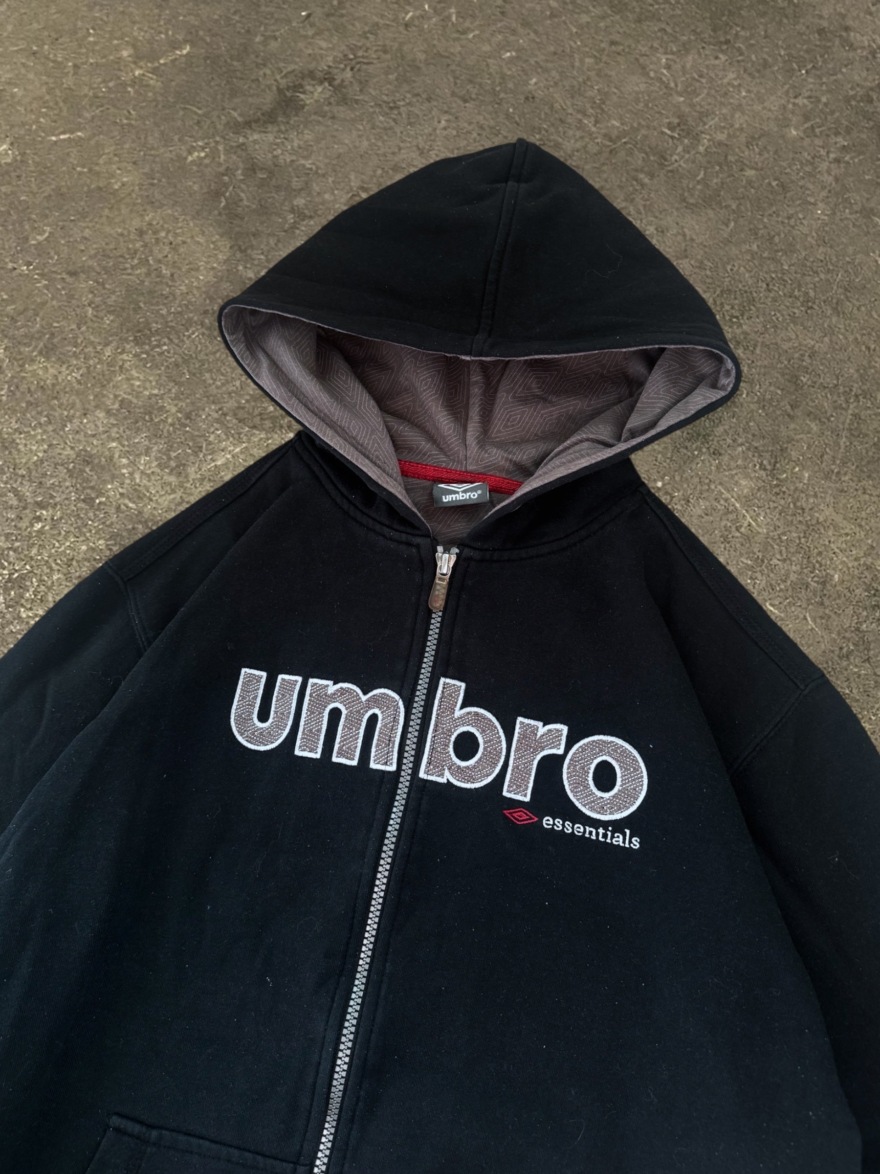 VINTAGE UMBRO BLACK ZIP-UP HOODIE