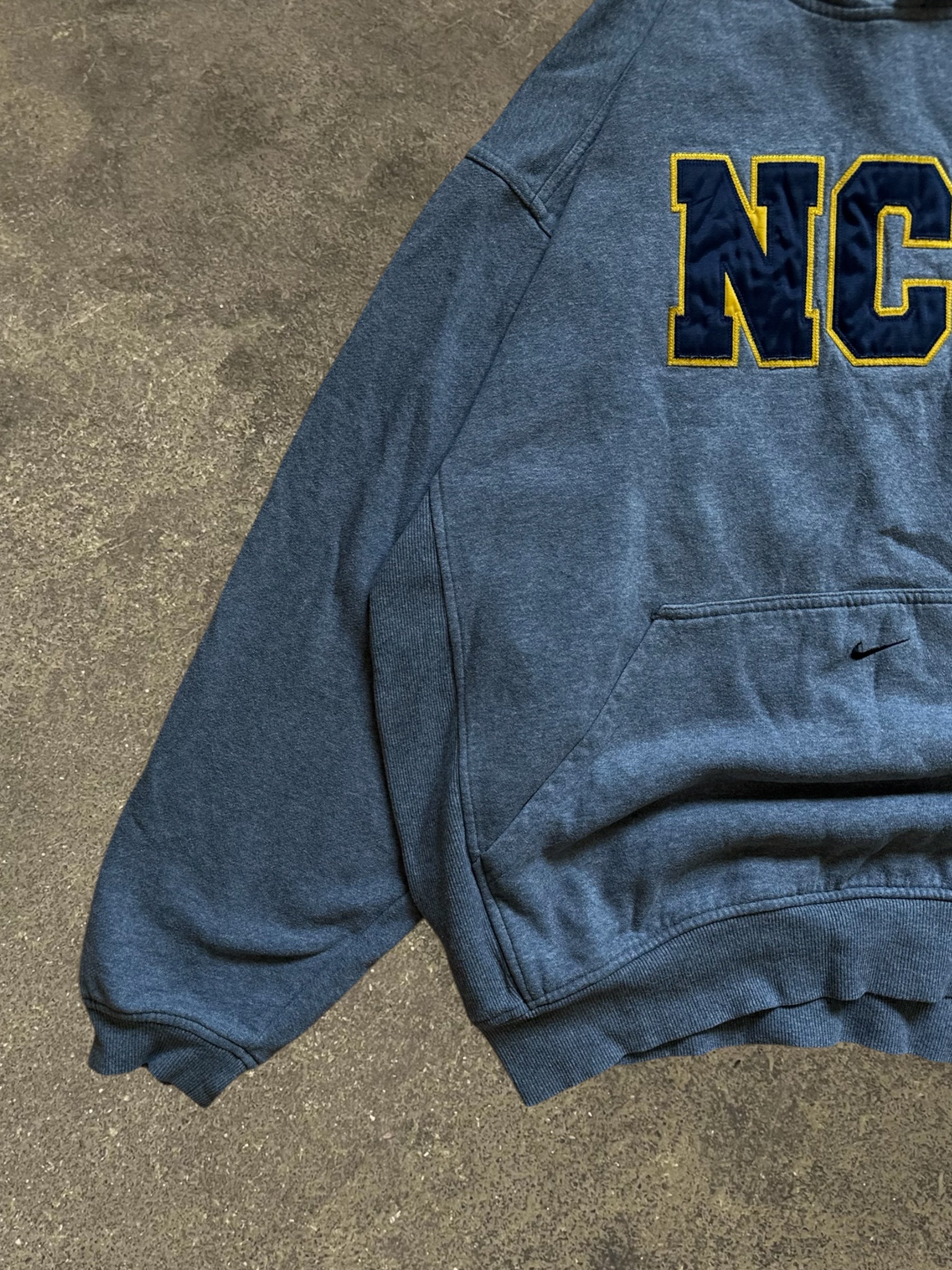 VINTAGE 90S NIKE HOODIE