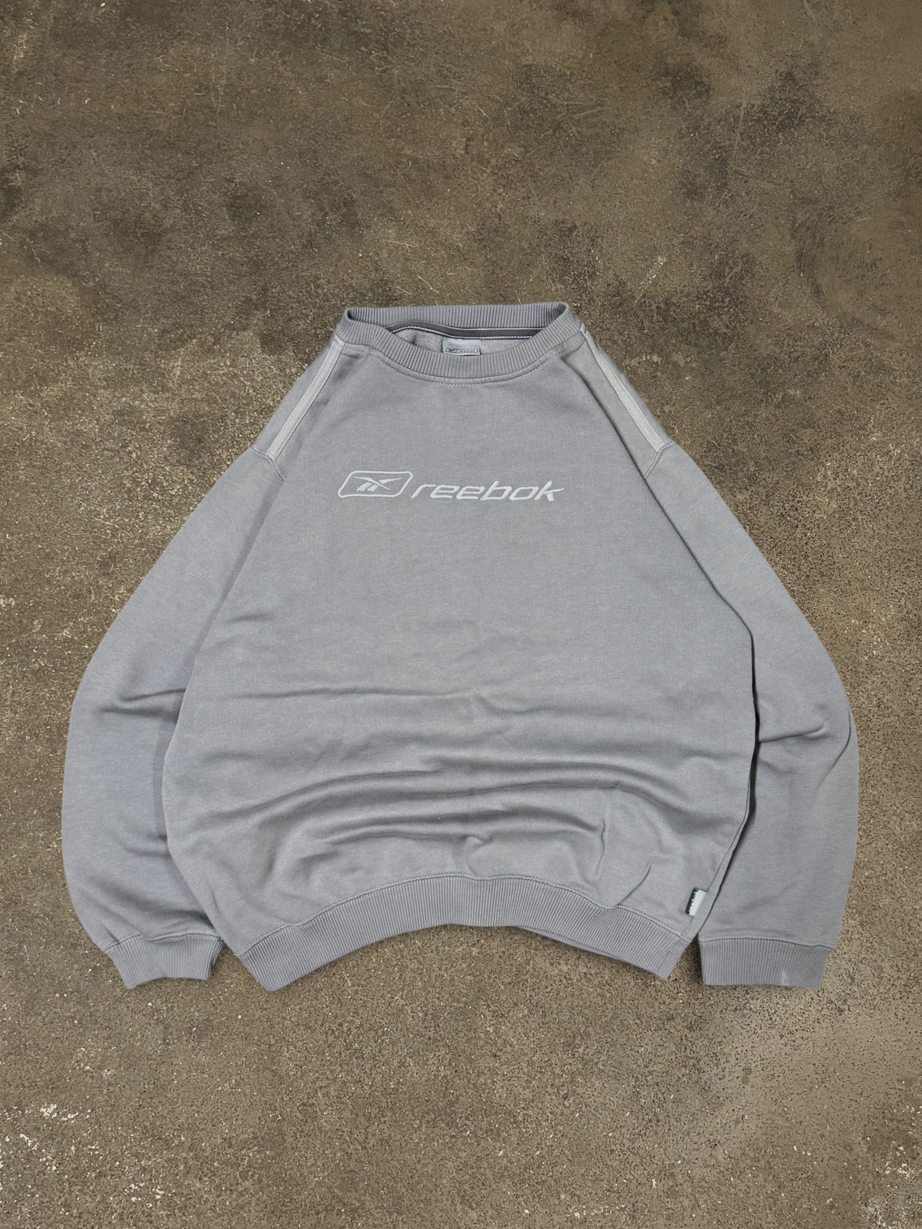 VINTAGE REEBOK SWEATSHIRT