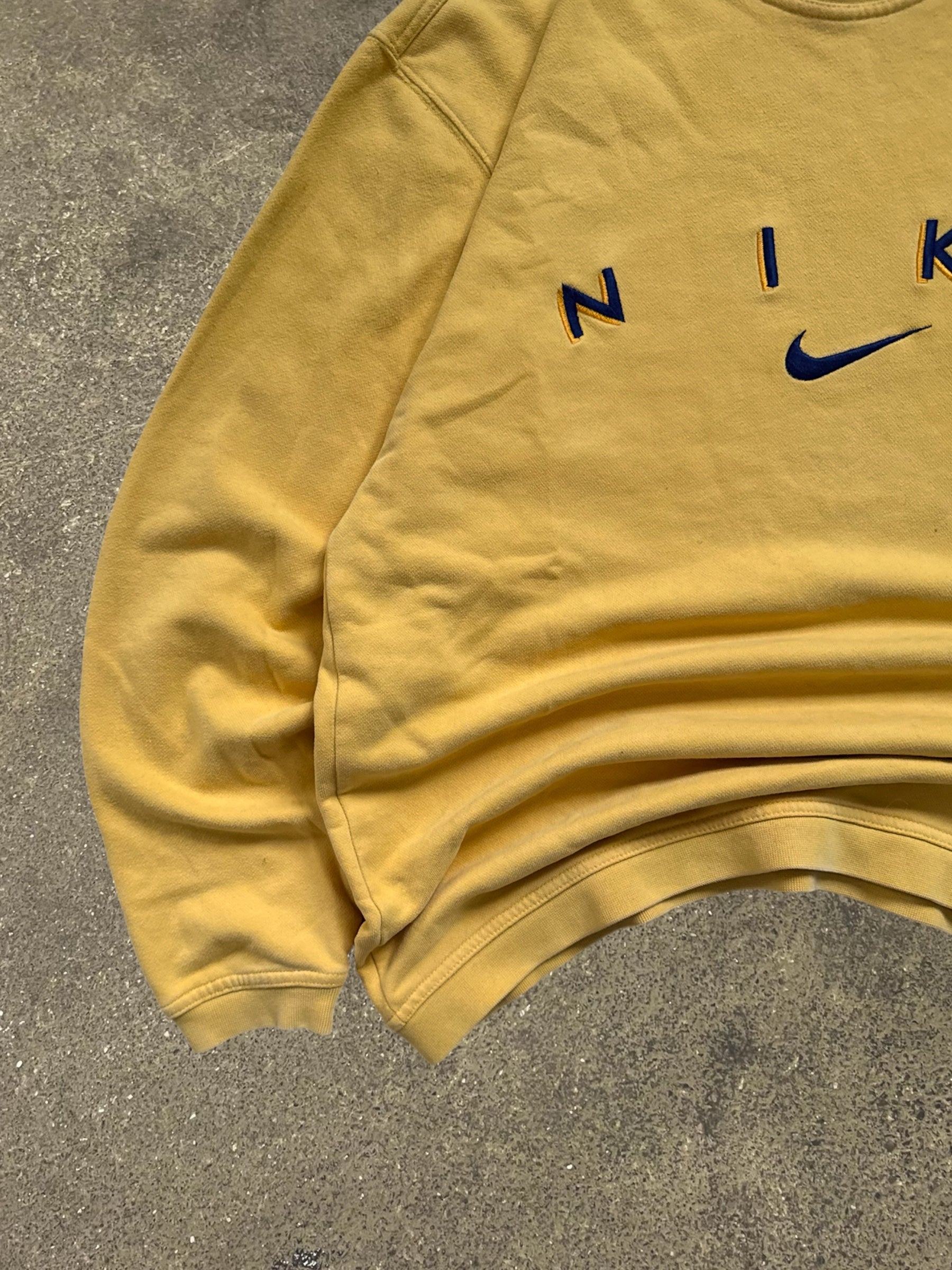 VINTAGE 90S NIKE SPELLOUT SWEATSHIRT