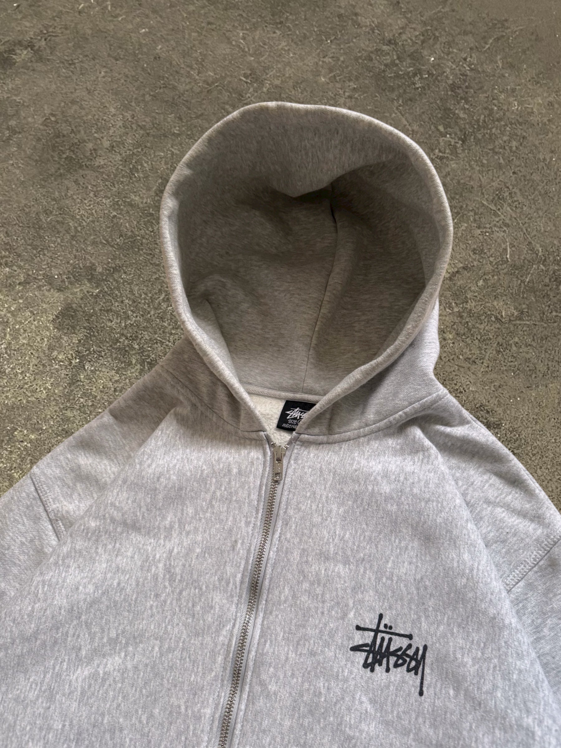 STÜSSY GREY BASIC LOGO ZIP-UP HOODIE
