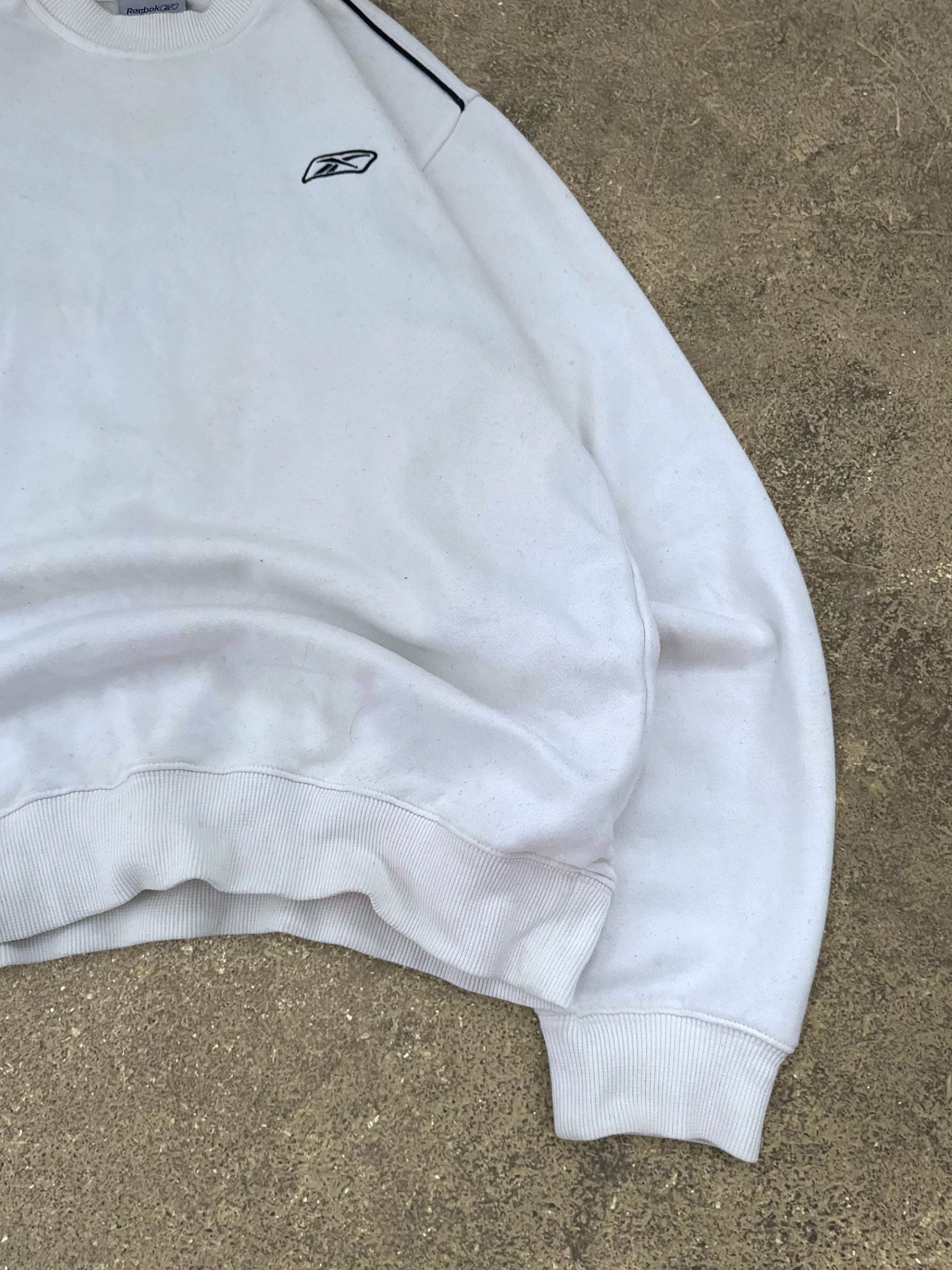 VINTAGE 90S REEBOK SWEATSHIRT