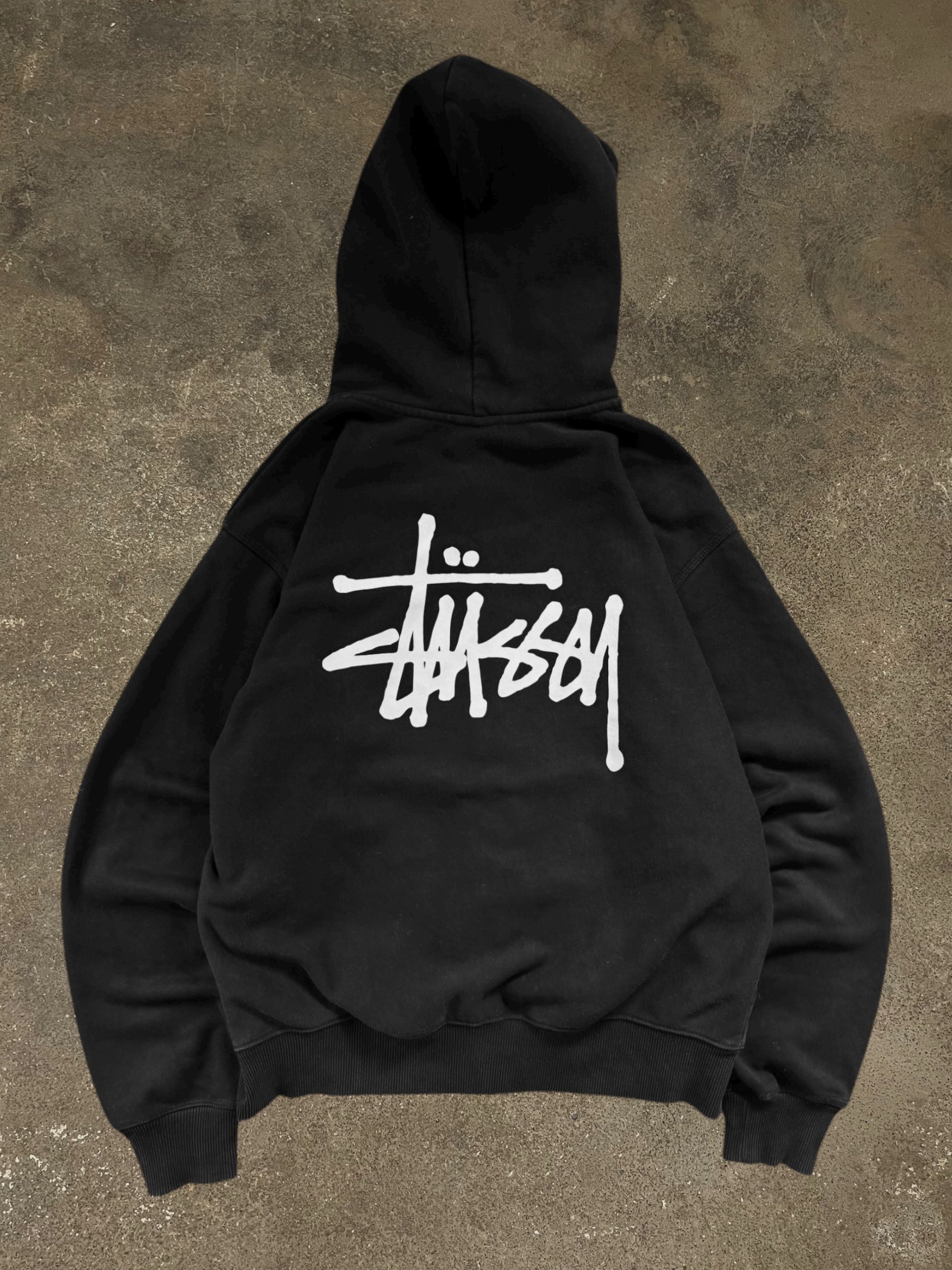 STÜSSY BLACK BASIC LOGO ZIP-UP HOODIE