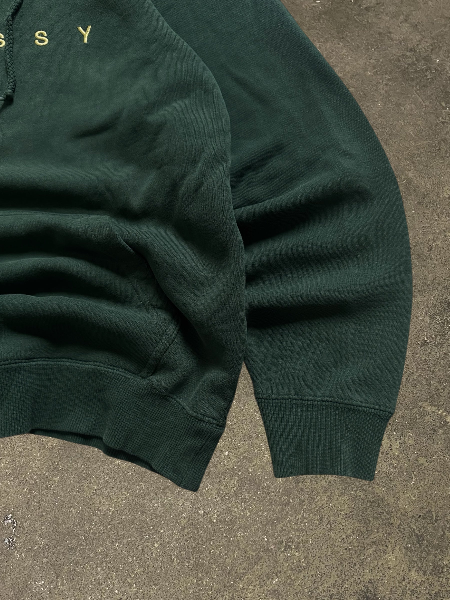 STÜSSY HELVETICA LOGO HOODIE