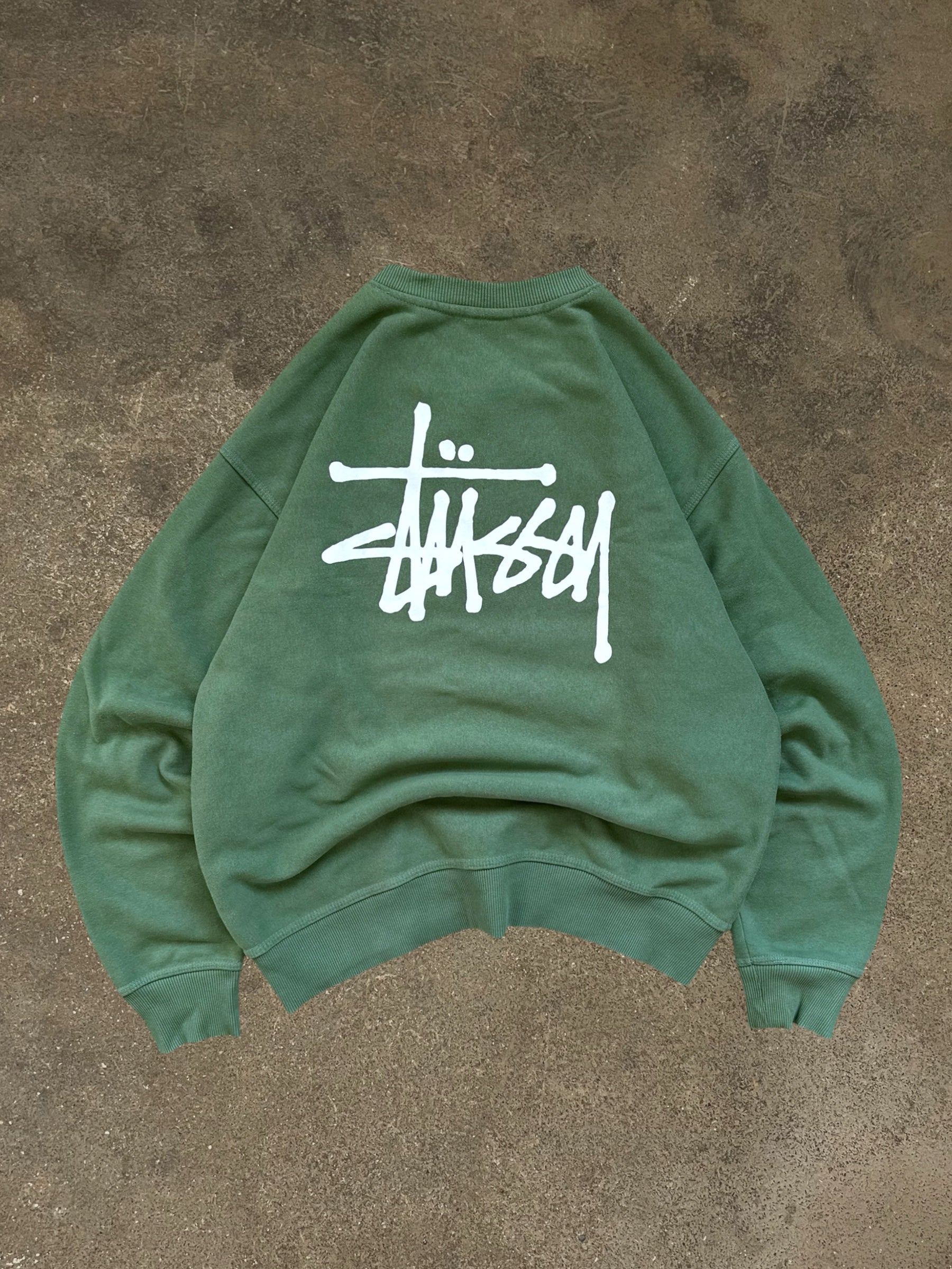 STÜSSY GREEN BASIC LOGO SWEATSHIRT