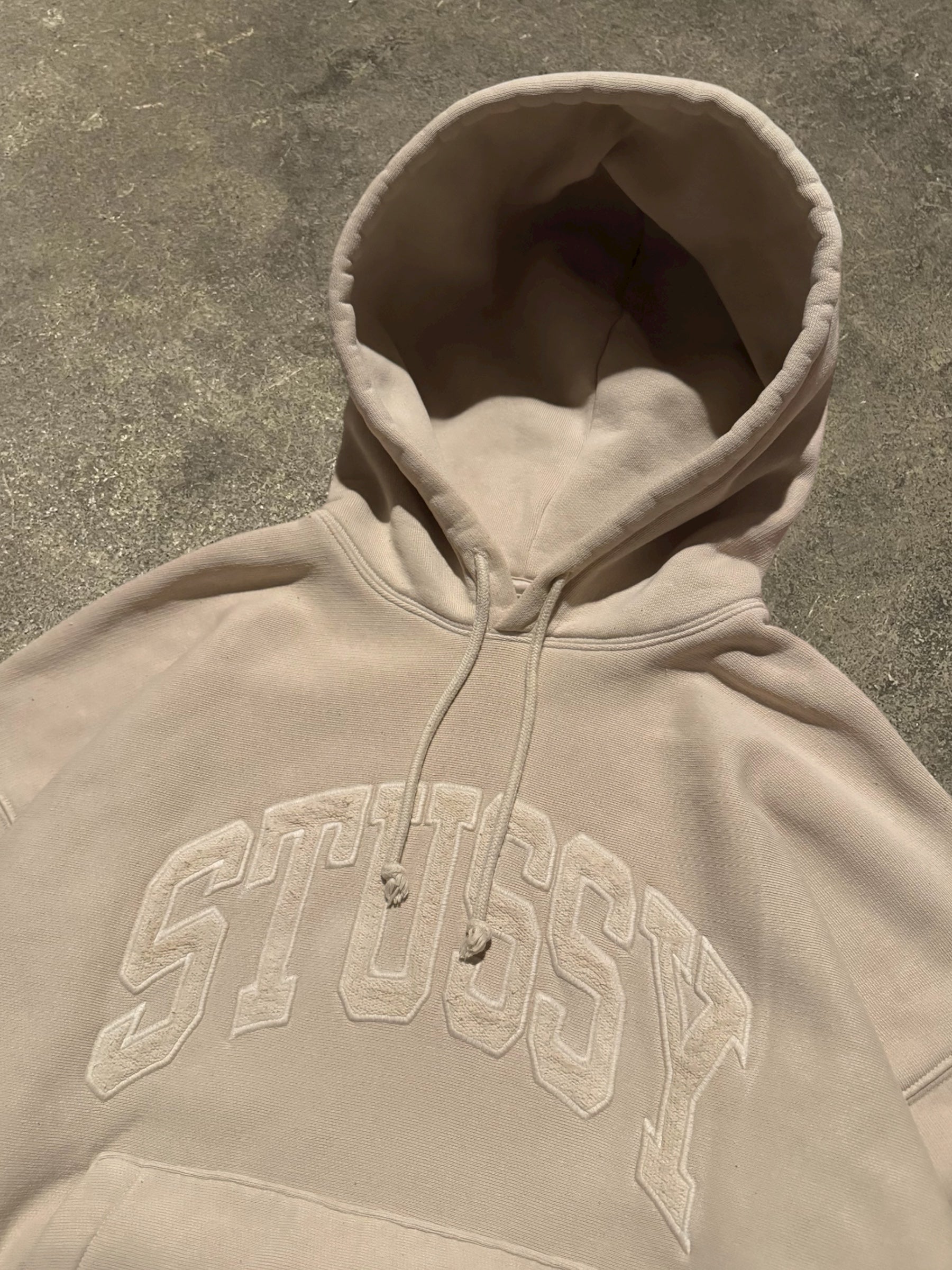 STÜSSY EMBROIDERED RELAXED HOODIE