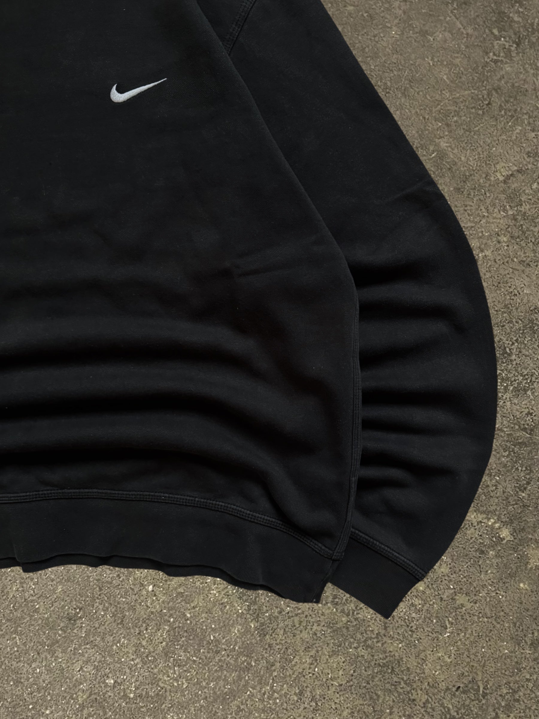 VINTAGE BLACK NIKE SWOOSH SWEATSHIRT