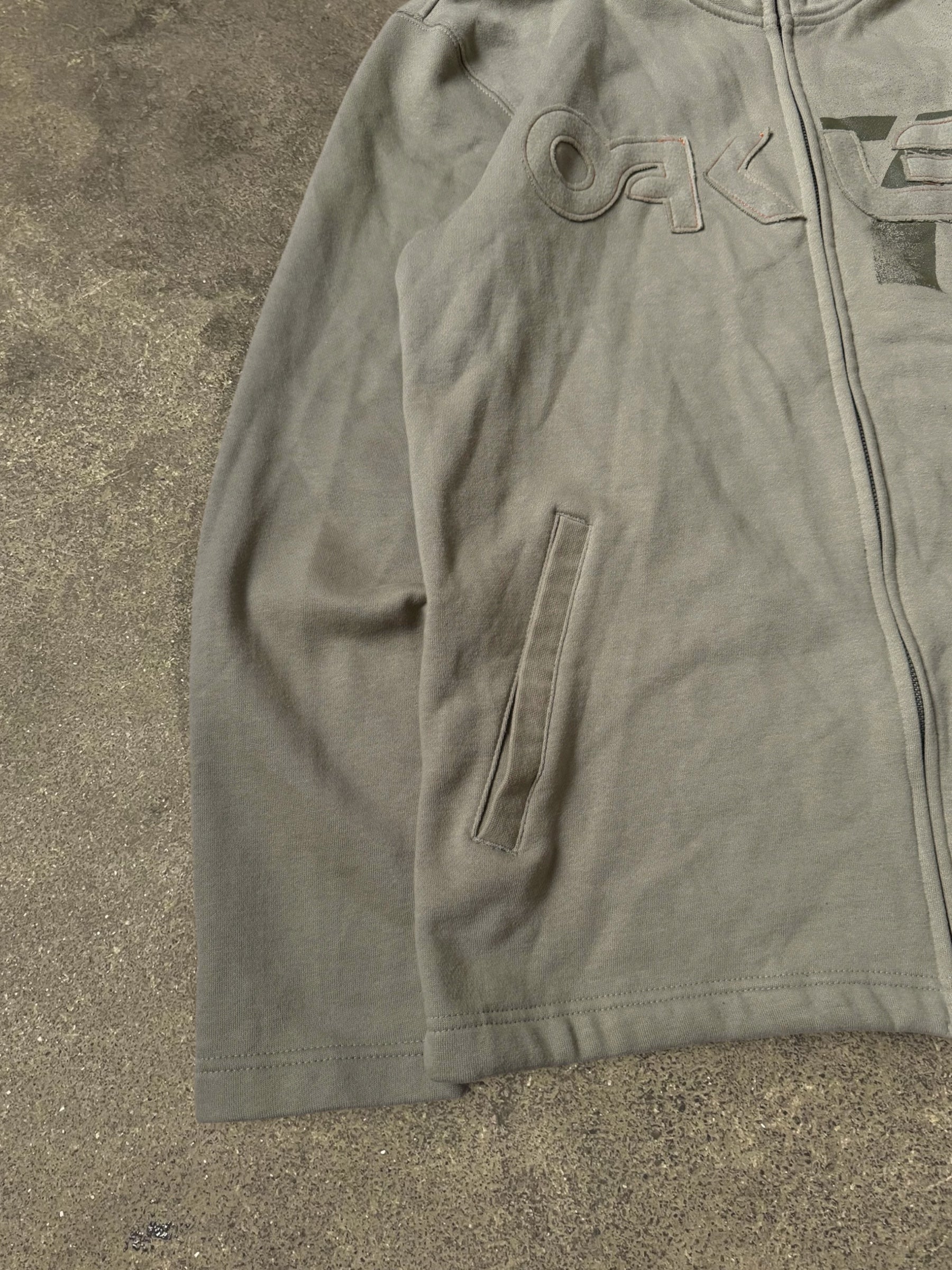 VINTAGE 00S OAKLEY ZIPUP