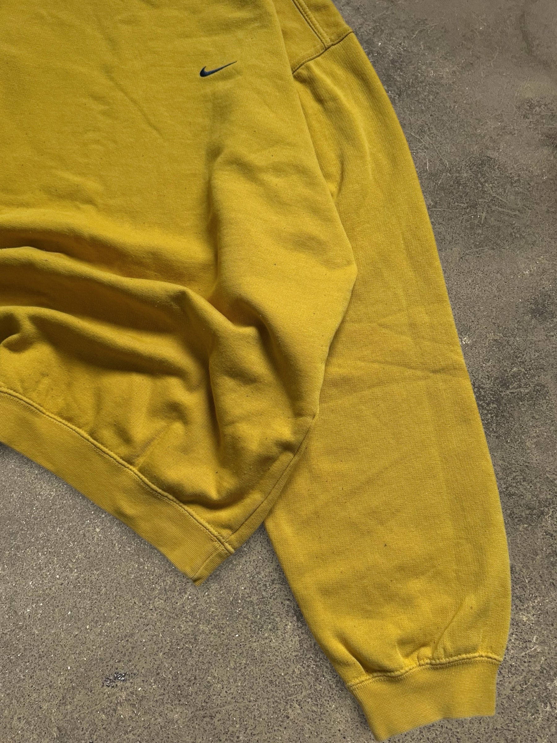 VINTAGE 00S NIKE SWEATSHIRT