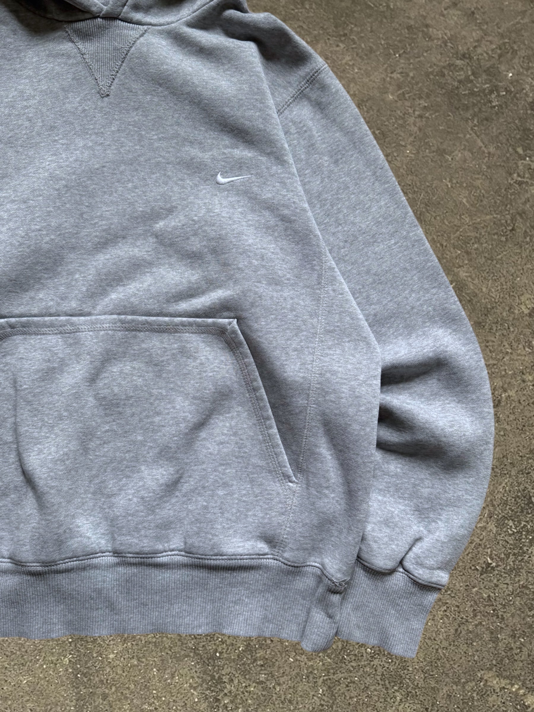 VINTAGE 00S NIKE HOODIE