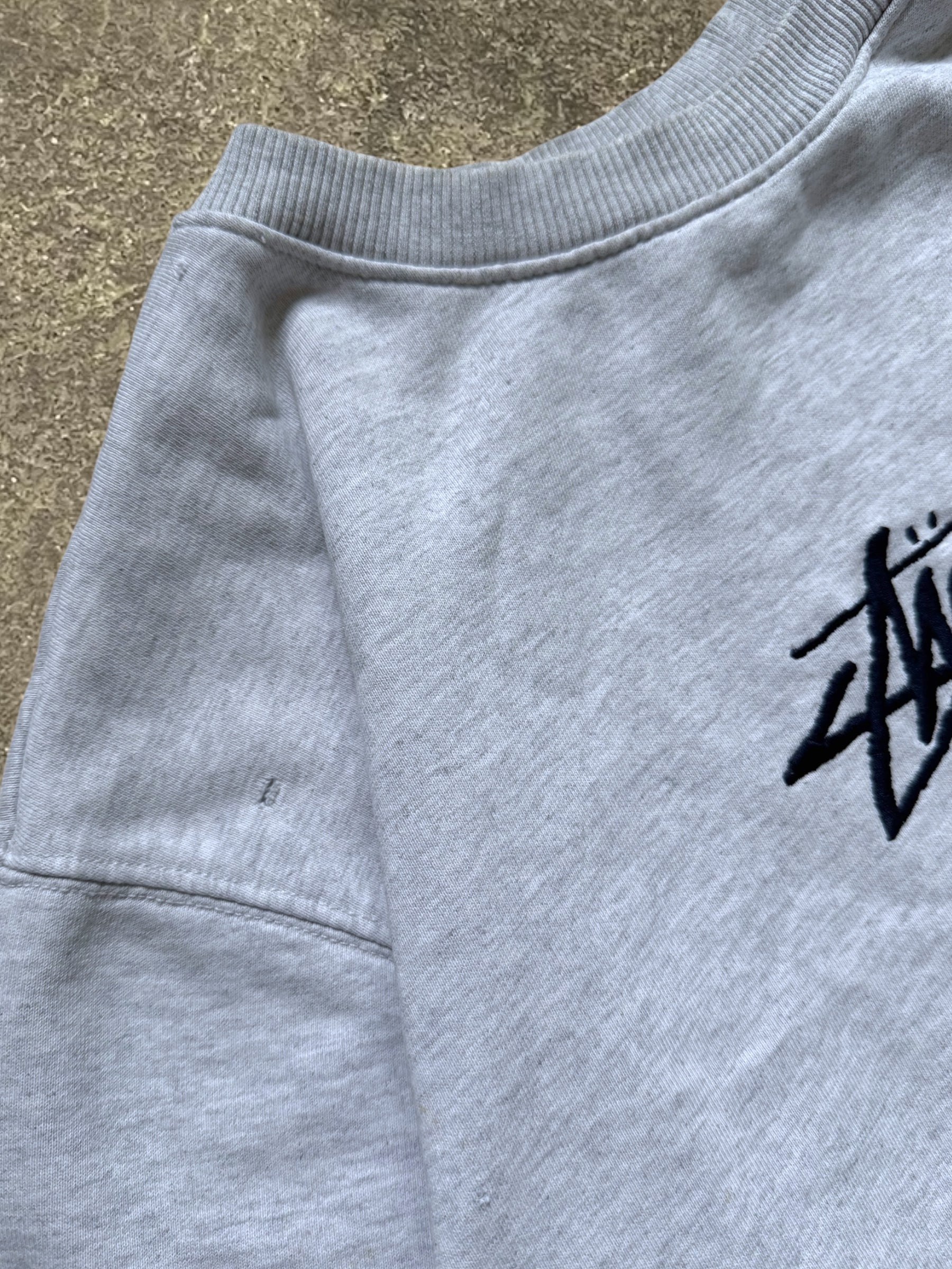 STÜSSY EMBROIDERED STOCK LOGO SWEATSHIRT