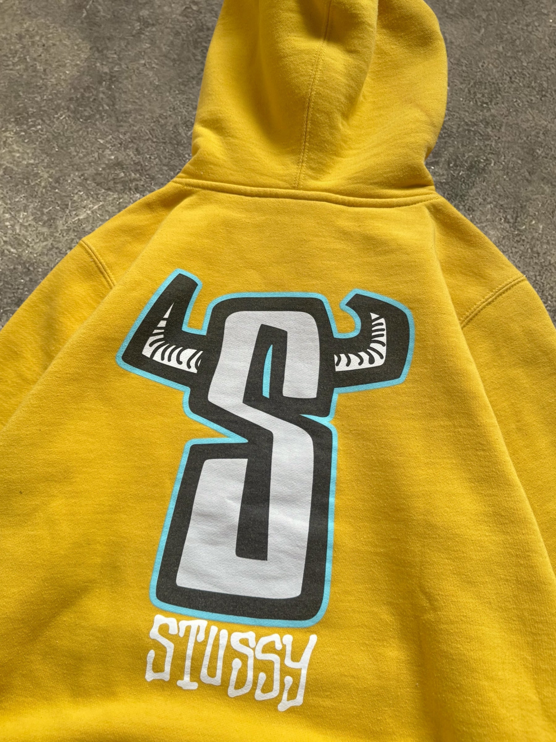 STÜSSY YELLOW S-HORNS HOODIE