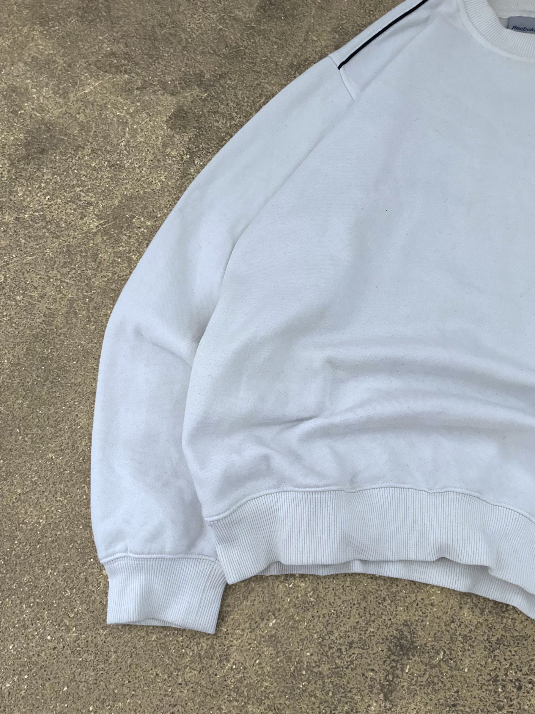 VINTAGE 90S REEBOK SWEATSHIRT