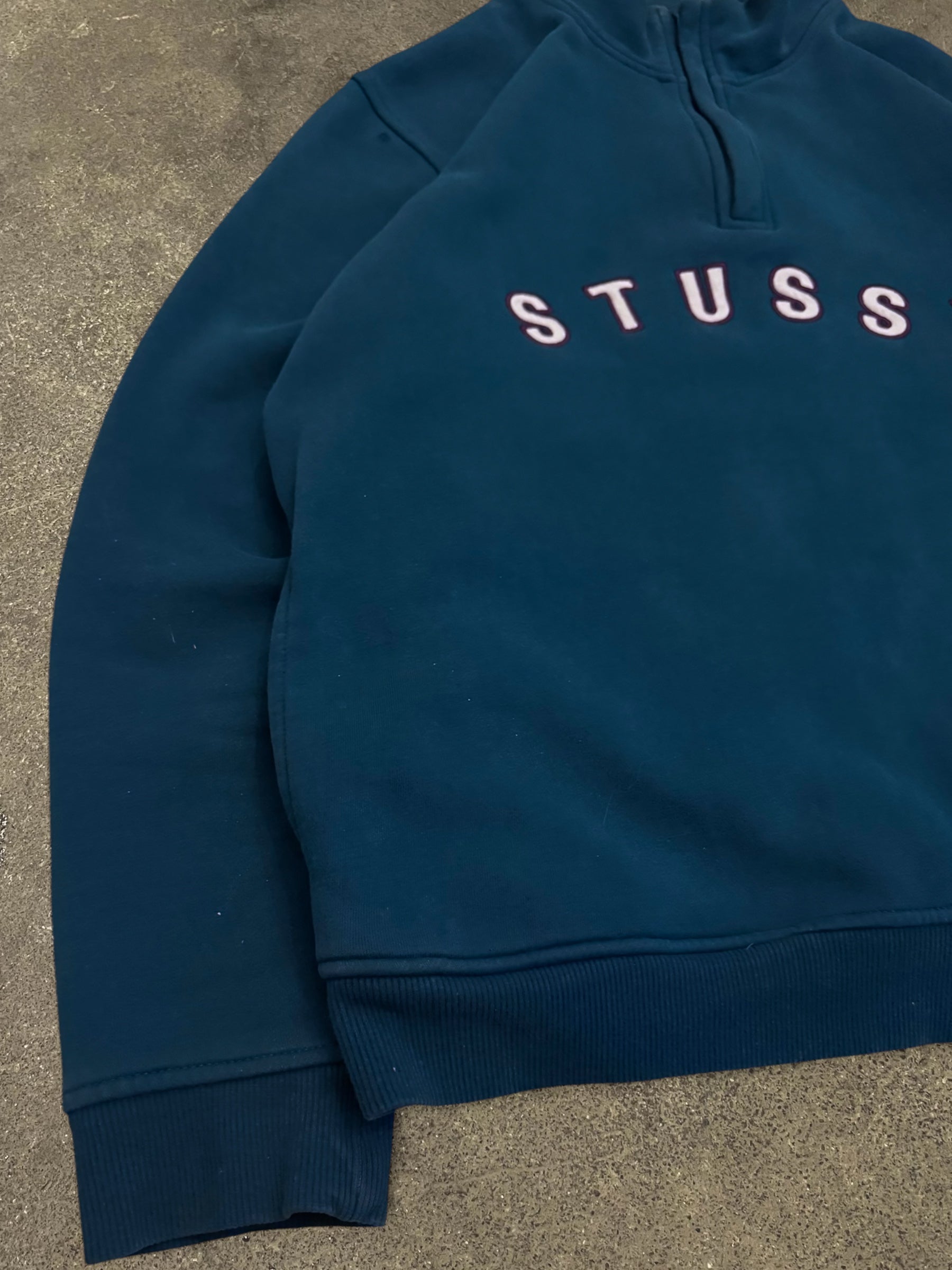 STÜSSY QUARTER ZIP SWEATSHIRT