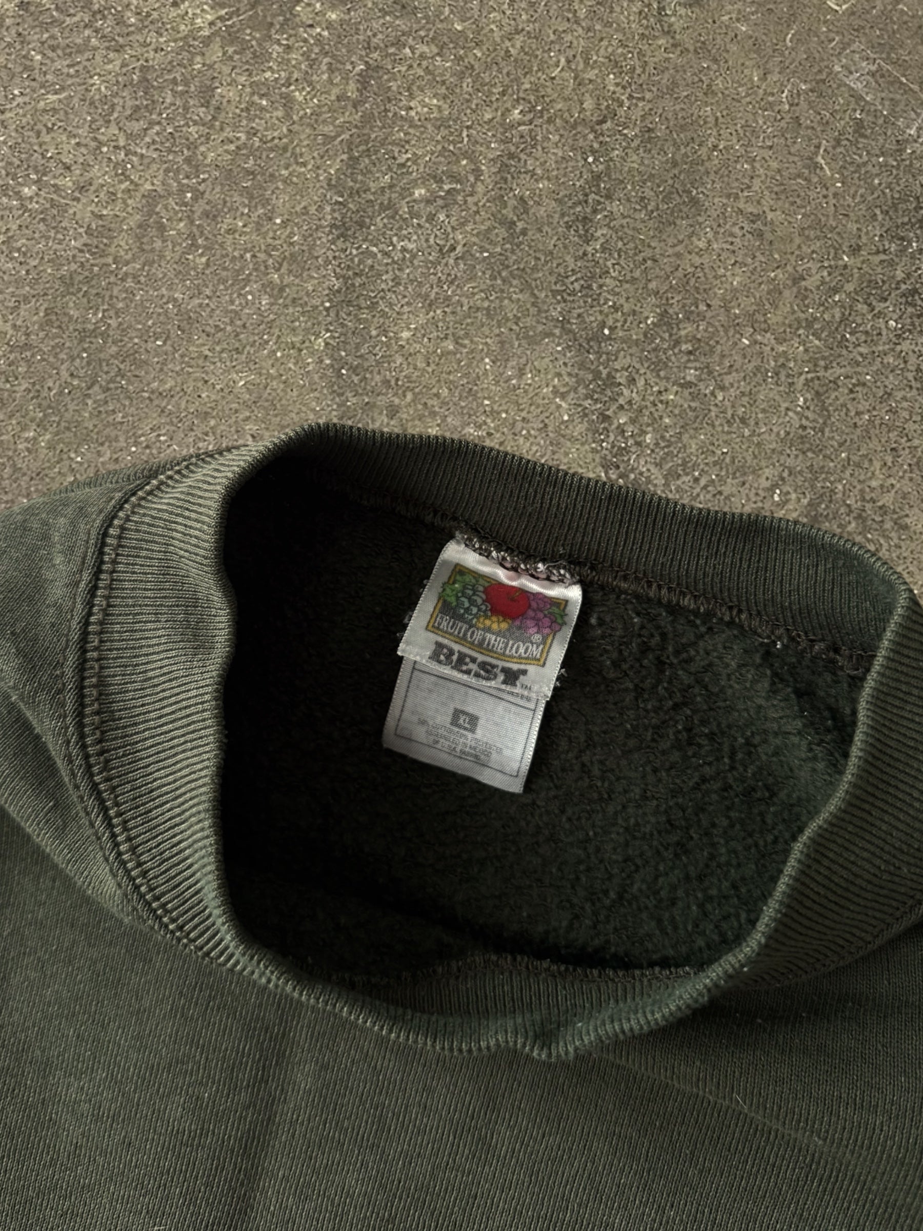 VINTAGE 90S FRUIT OF THE LOOM SWEATSHIRT