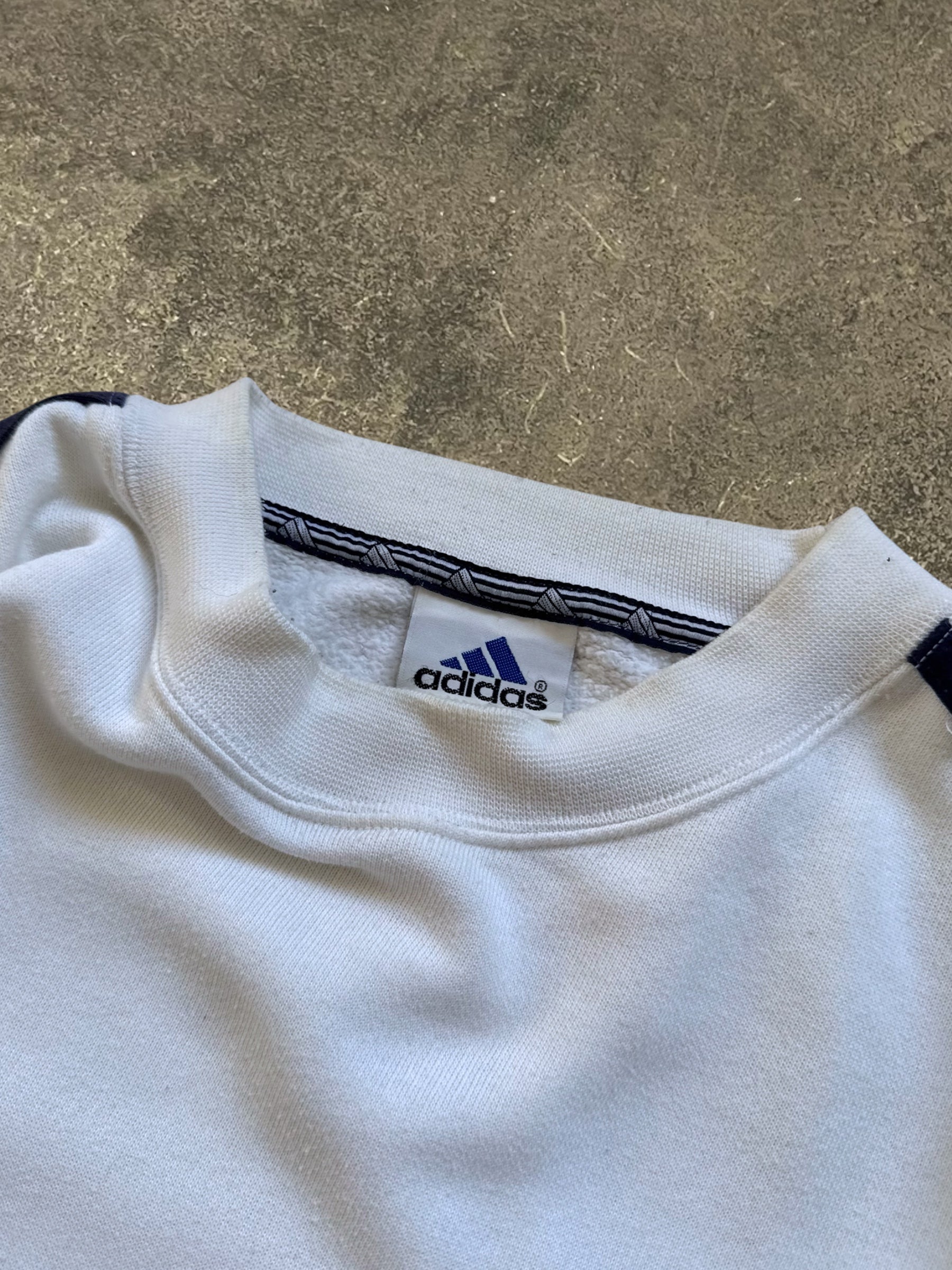 VINTAGE 90S ADIDAS SWEATSHIRT