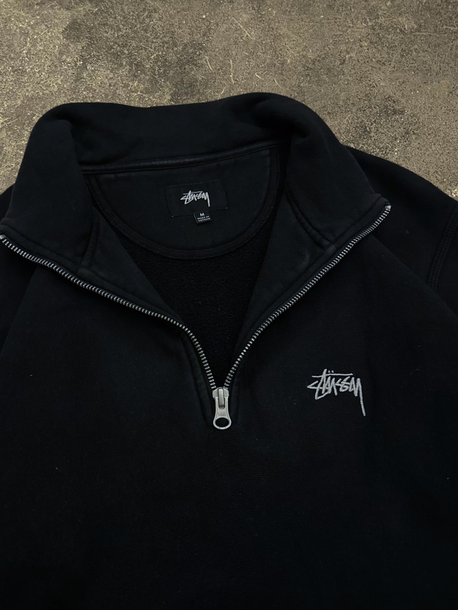 STÜSSY QUARTER ZIP SWEATSHIRT
