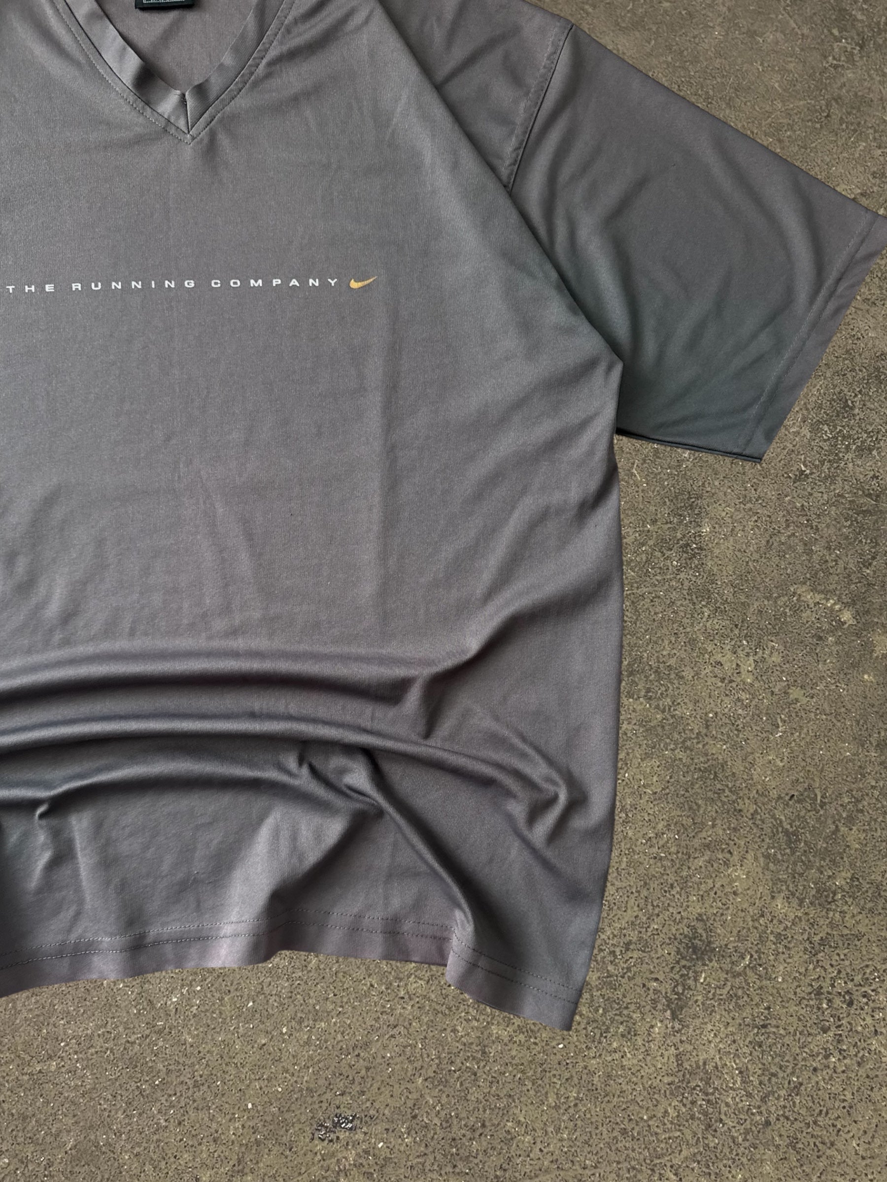 VINTAGE 90S NIKE T-SHIRT