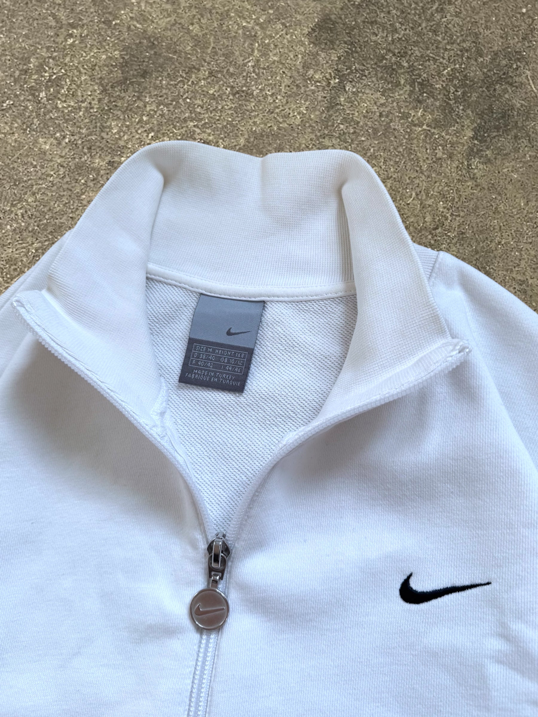 VINTAGE 00S WHITE NIKE ZIP-UP SWEATSHIRT
