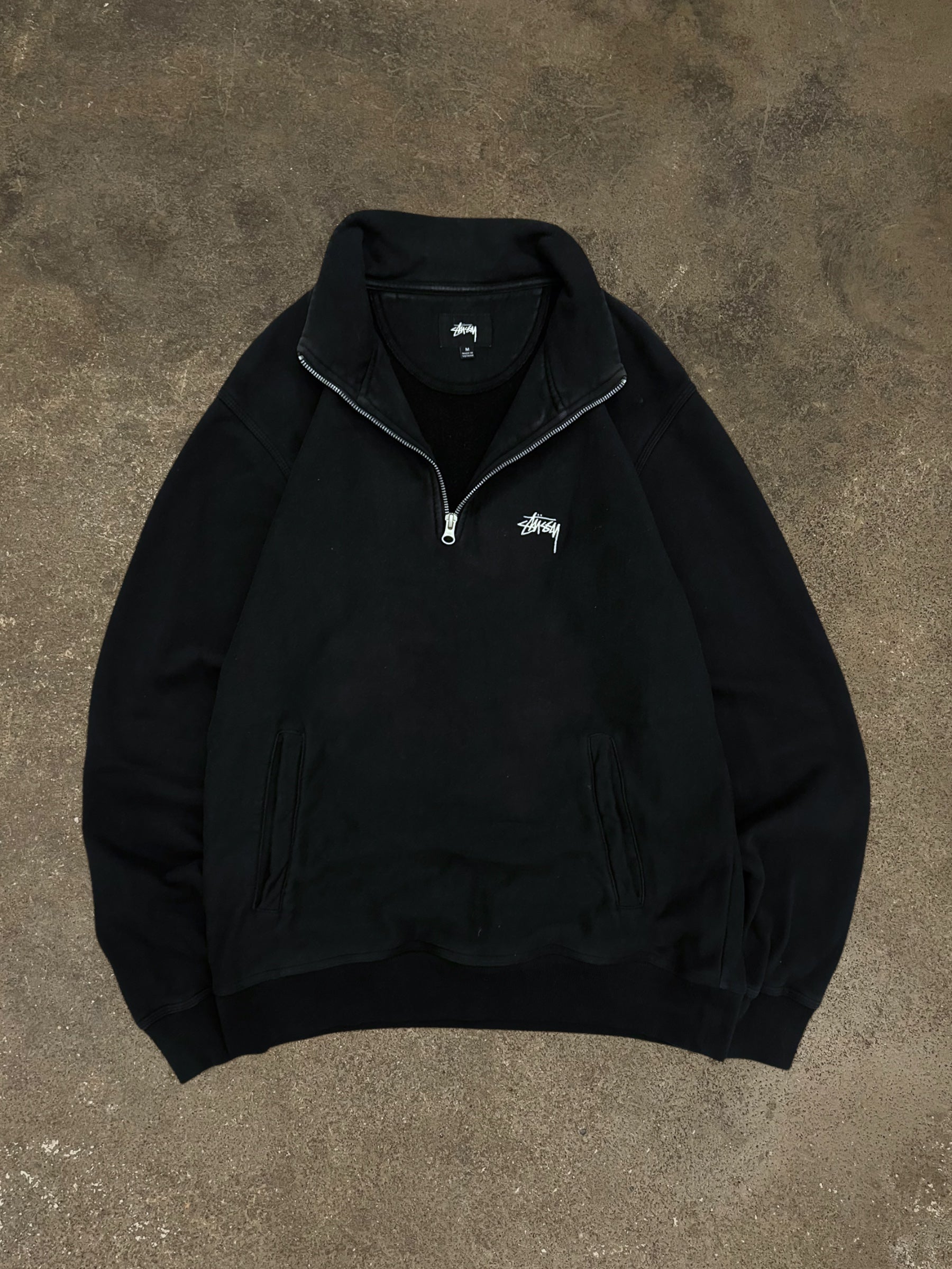 STÜSSY QUARTER ZIP SWEATSHIRT