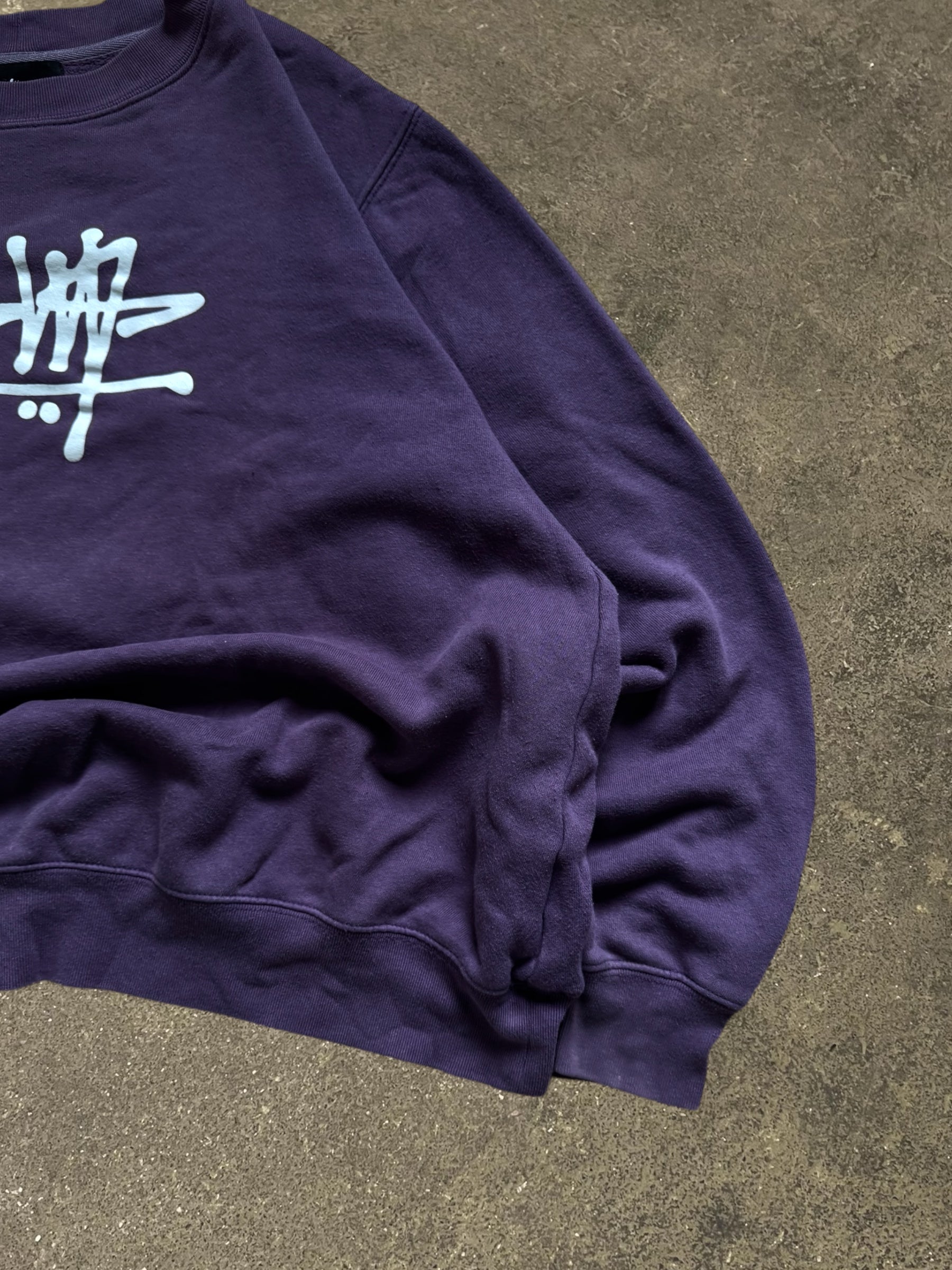 STÜSSY UPSIDE DOWN LOGO SWEATSHIRT