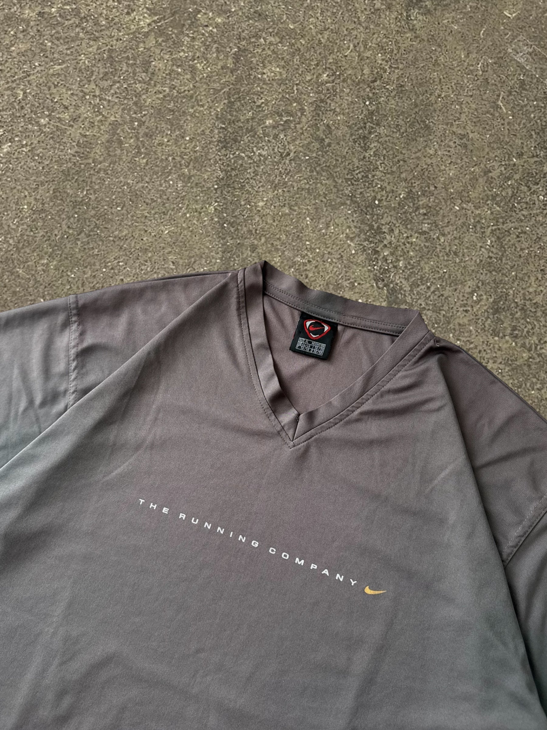 VINTAGE 90S NIKE T-SHIRT