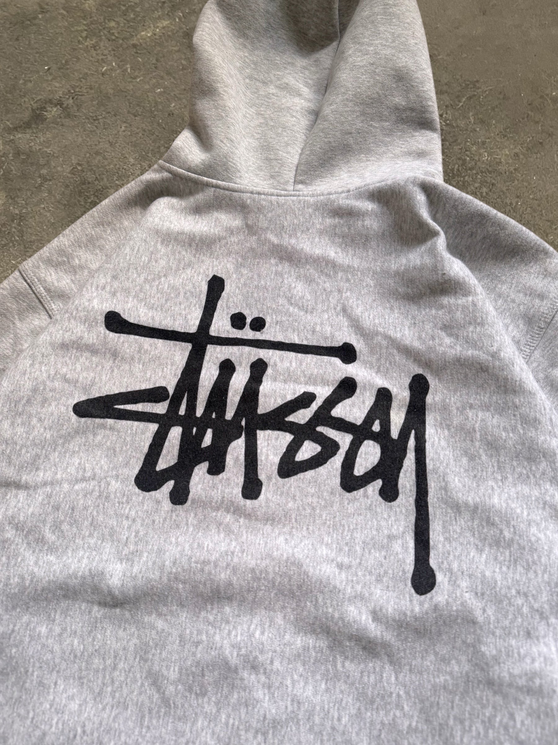 STÜSSY GREY BASIC LOGO ZIP-UP HOODIE