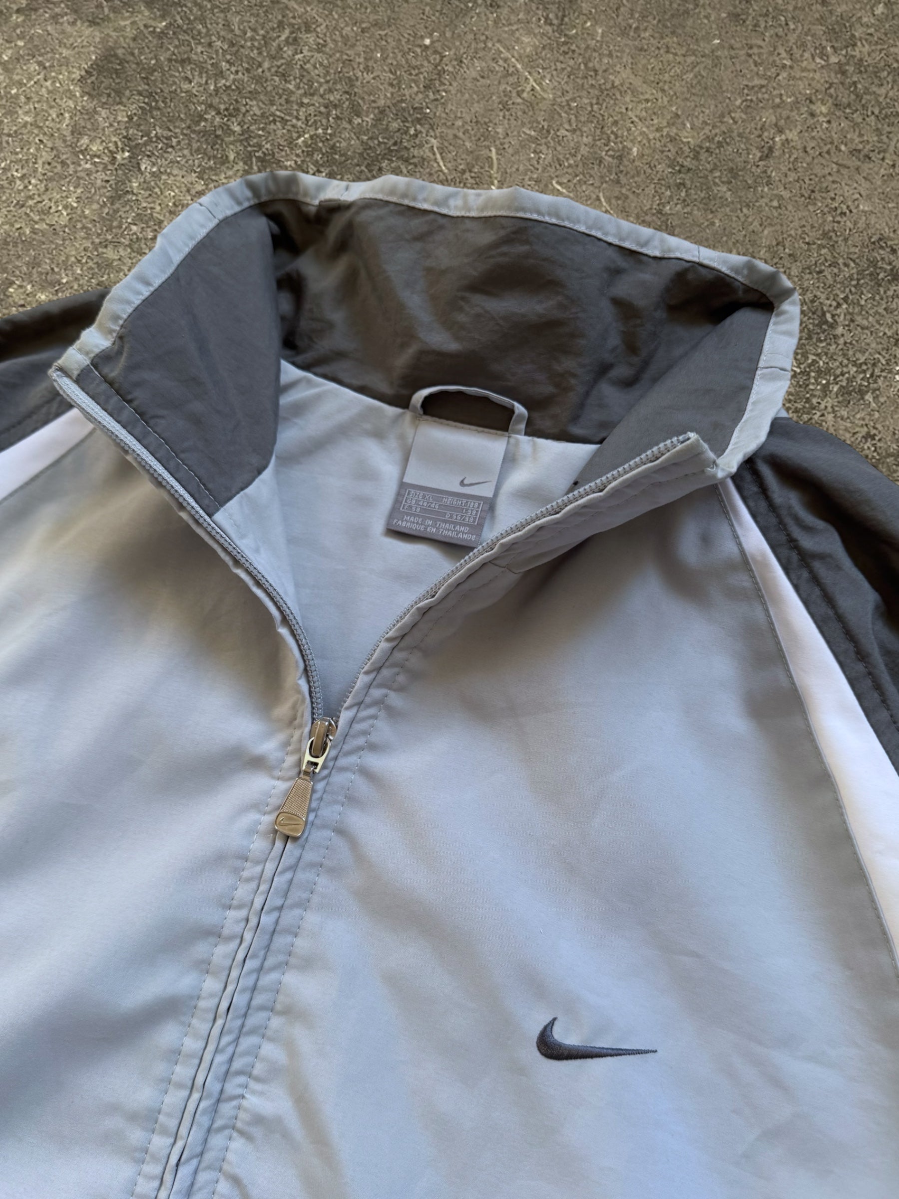 VINTAGE 00S NIKE JACKET
