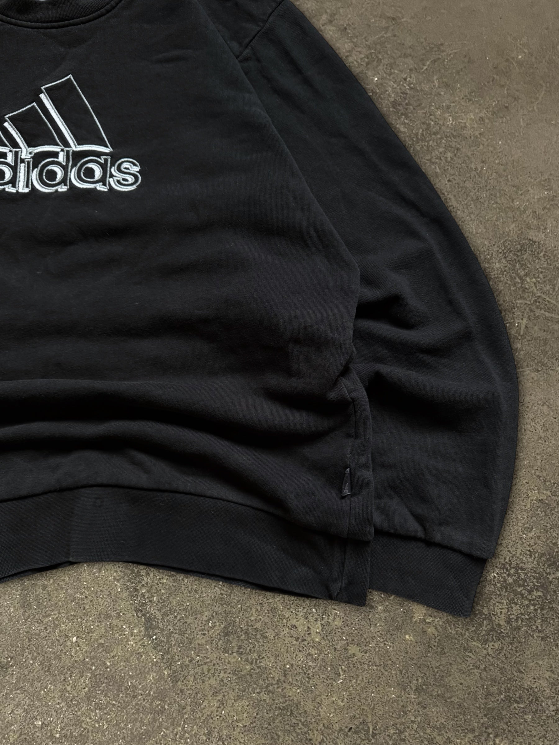 VINTAGE 00S ADIDAS SWEATSHIRT