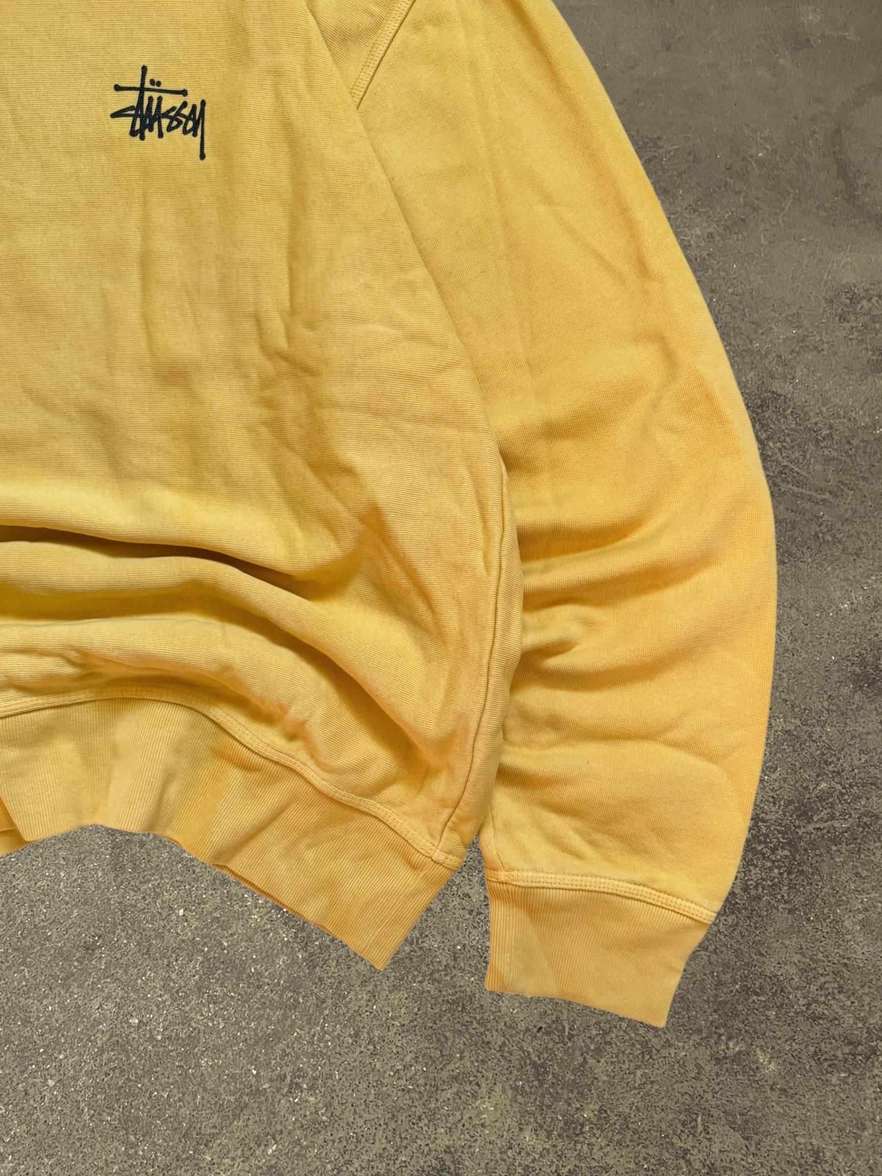 STÜSSY YELLOW BASIC LOGO SWEATSHIRT