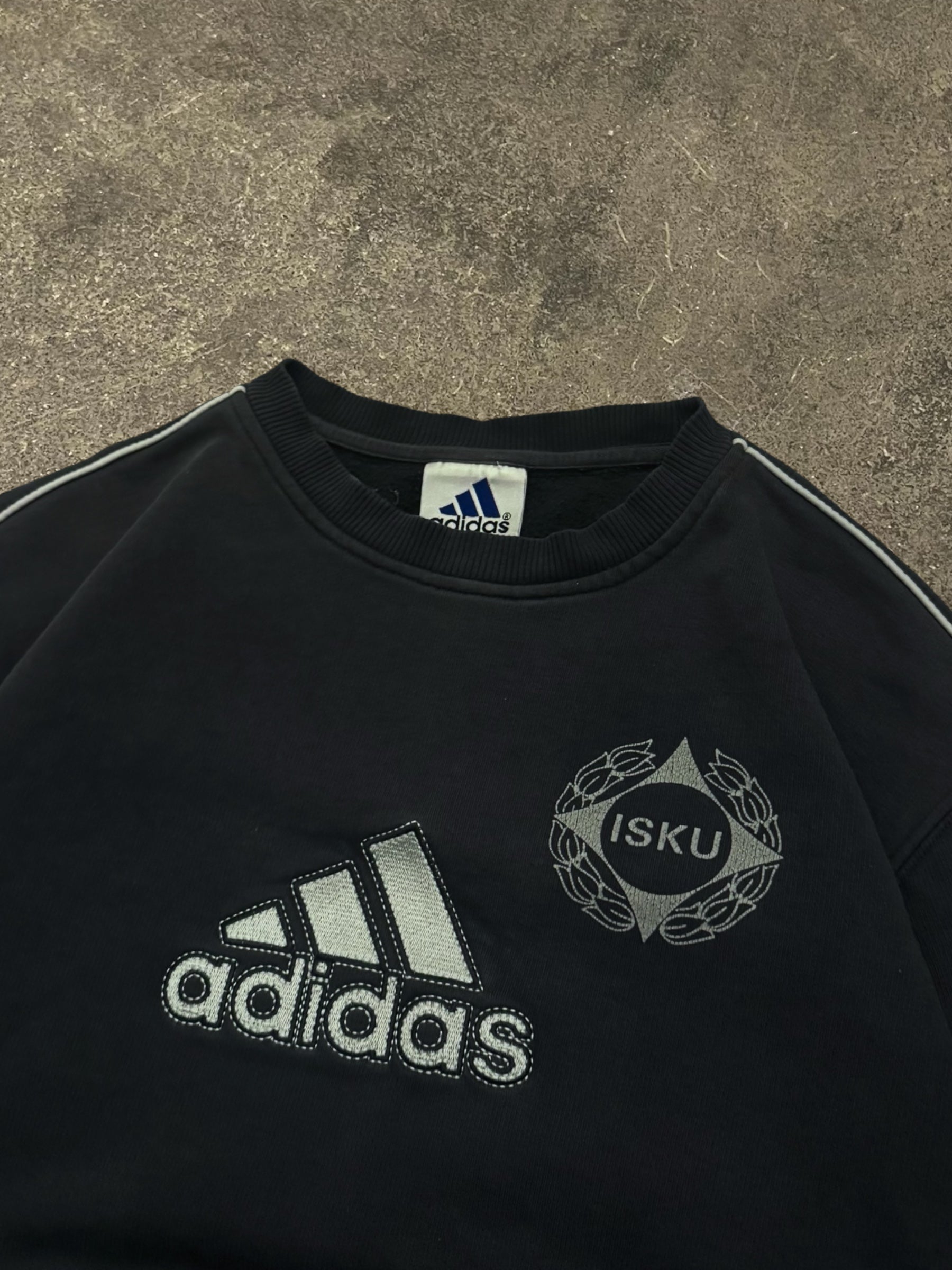 VINTAGE 90S BLACK ADIDAS SWEATSHIRT