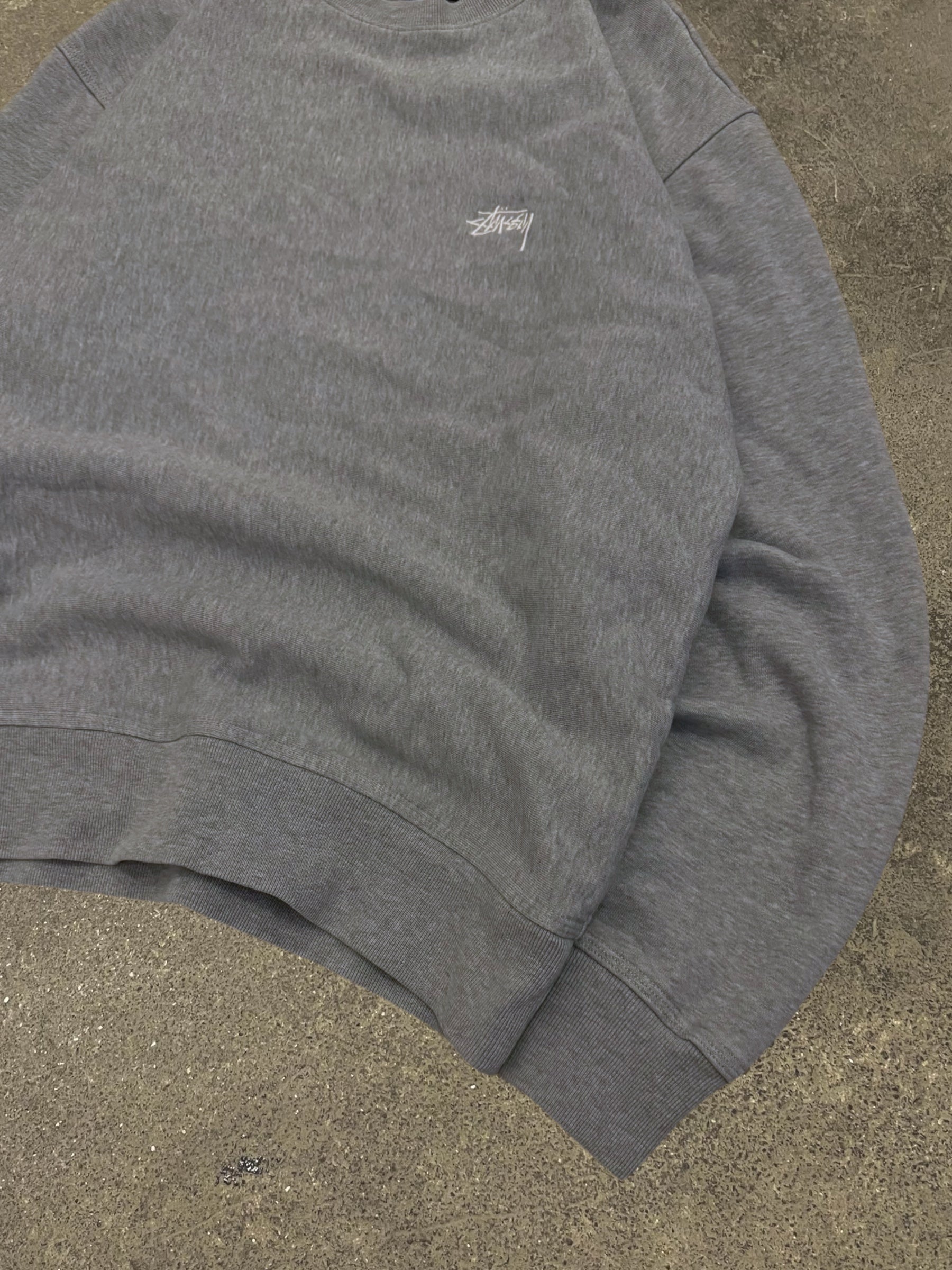 STÜSSY STOCK LOGO SWEATSHIRT